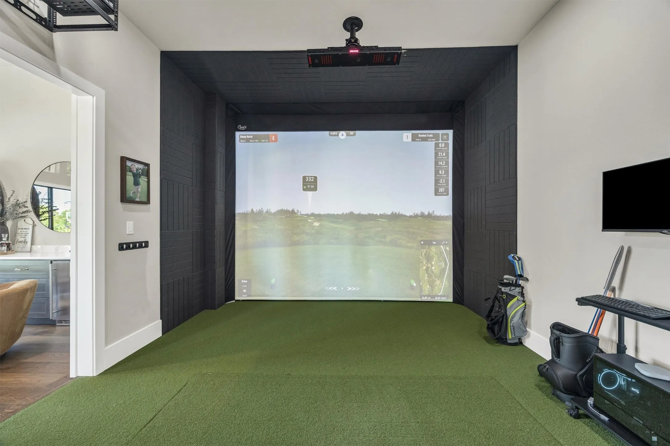Equipped with Uneekor Golf Simulation Equipment