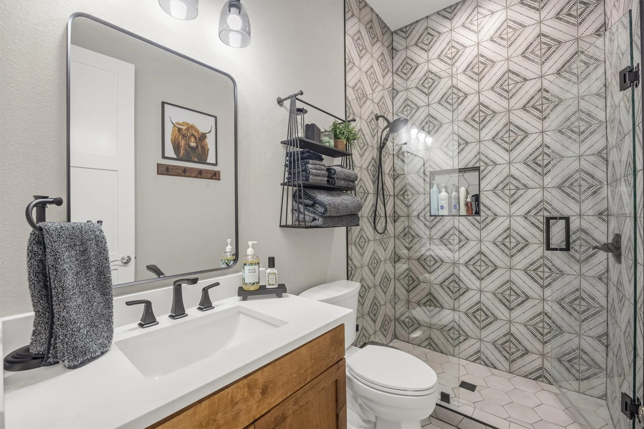 Single Family Residence For Sale in Rockwall County , 312 Chapel View Court, Heath, Texas 75032, 6 Bedroom, 6 Bathroom, 4 Garage spaces, 5,635 Sqft, built in 2025, mls#21390285, Real Estate Agent in Heath, Homes For Sale in Rockwall county, Homes For Sale in Heath, Realtor in Heath Texas, Real Estate Brokerage Independent Realty Texas, Luminita Cordes Realtor