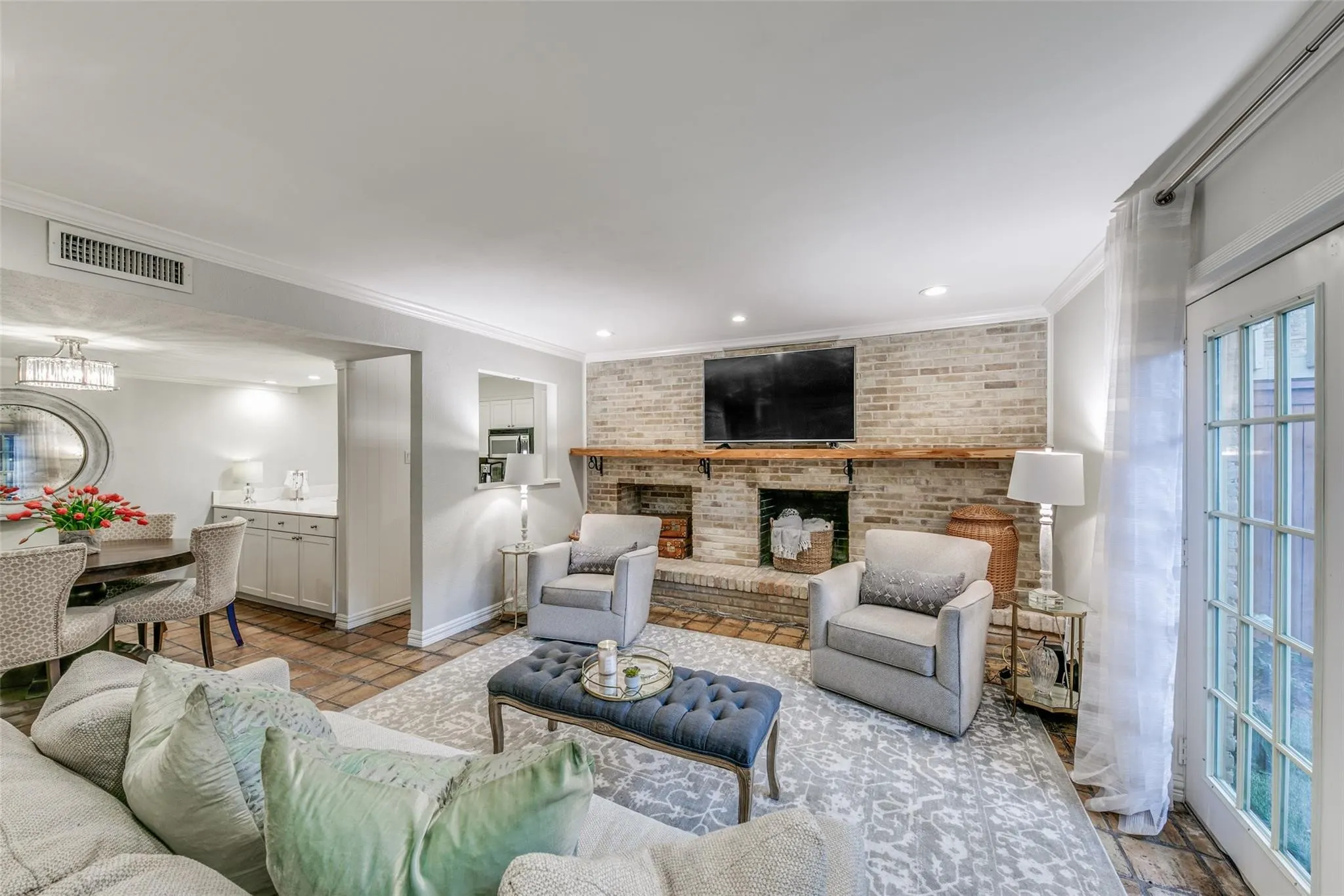 Condominium For Rent in Dallas County , 5916 Birchbrook Drive 126, Dallas, Texas 75206, 3 Bedroom, 2 Bathroom, Garage spaces, 1,144 Sqft, built in 1969, mls#21390033, Real Estate Agent in Dallas, Homes For Rent in Dallas county, Homes For Rent in Dallas, Realtor in Dallas Texas, Real Estate Brokerage Independent Realty Texas, Luminita Cordes Realtor