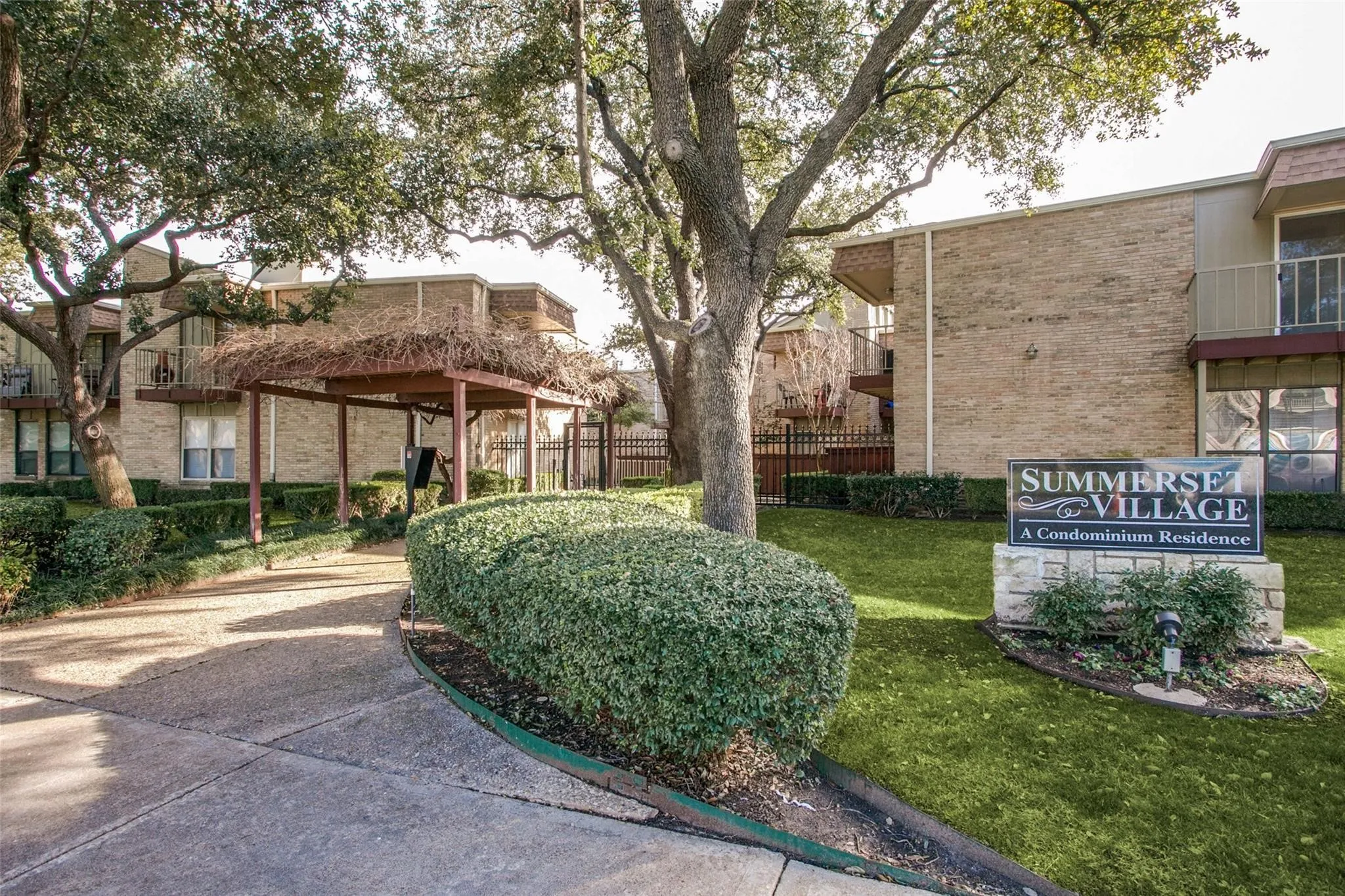 Condominium For Rent in Dallas County , 5916 Birchbrook Drive 126, Dallas, Texas 75206, 3 Bedroom, 2 Bathroom, Garage spaces, 1,144 Sqft, built in 1969, mls#21390033, Real Estate Agent in Dallas, Homes For Rent in Dallas county, Homes For Rent in Dallas, Realtor in Dallas Texas, Real Estate Brokerage Independent Realty Texas, Luminita Cordes Realtor