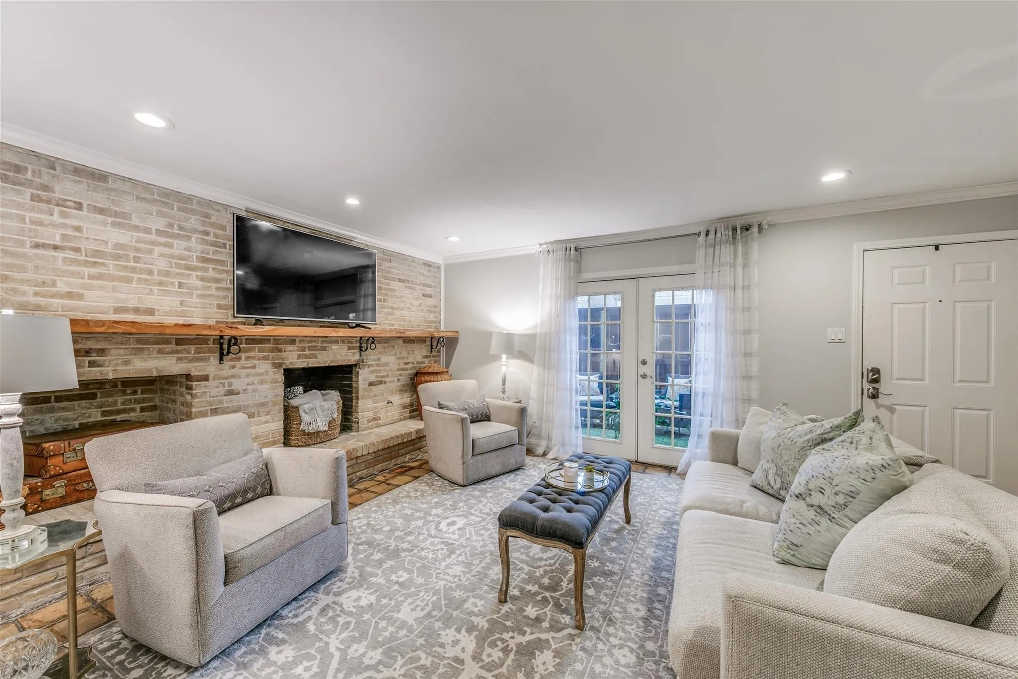 Condominium For Rent in Dallas County , 5916 Birchbrook Drive 126, Dallas, Texas 75206, 3 Bedroom, 2 Bathroom, Garage spaces, 1,144 Sqft, built in 1969, mls#21390033, Real Estate Agent in Dallas, Homes For Rent in Dallas county, Homes For Rent in Dallas, Realtor in Dallas Texas, Real Estate Brokerage Independent Realty Texas, Luminita Cordes Realtor