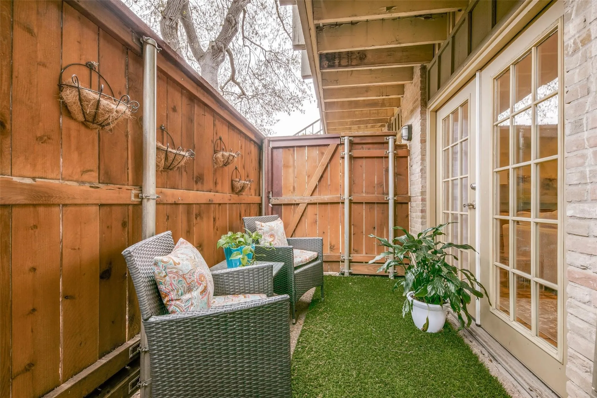 Condominium For Rent in Dallas County , 5916 Birchbrook Drive 126, Dallas, Texas 75206, 3 Bedroom, 2 Bathroom, Garage spaces, 1,144 Sqft, built in 1969, mls#21390033, Real Estate Agent in Dallas, Homes For Rent in Dallas county, Homes For Rent in Dallas, Realtor in Dallas Texas, Real Estate Brokerage Independent Realty Texas, Luminita Cordes Realtor