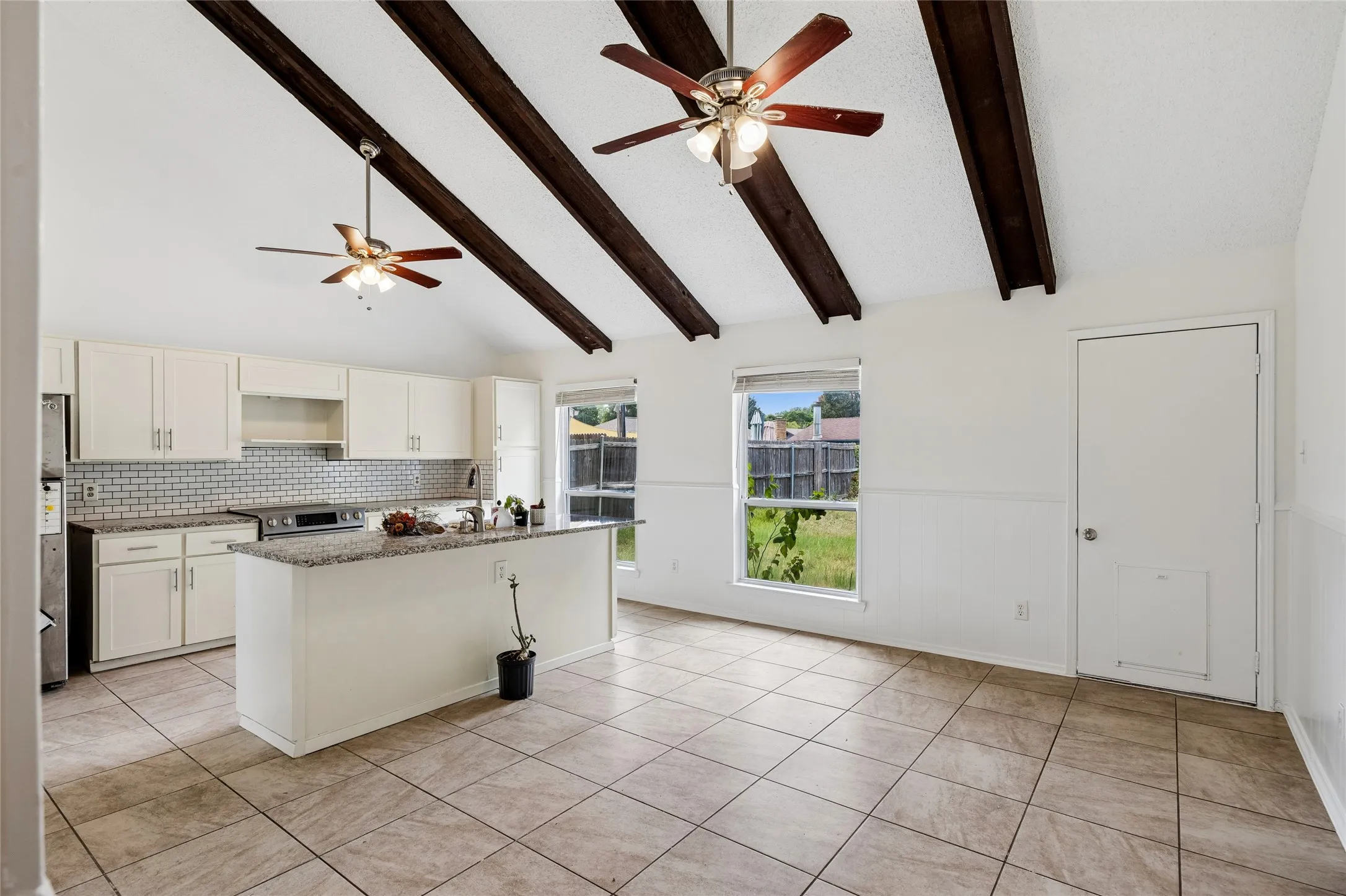 Single Family Residence For Sale in Tarrant County , 1016 Hazelwood Drive, Mansfield, Texas 76063, 3 Bedroom, 2 Bathroom, 2 Garage spaces, 1,797 Sqft, built in 1980, mls#21390321, Real Estate Agent in Mansfield, Homes For Sale in Tarrant county, Homes For Sale in Mansfield, Realtor in Mansfield Texas, Real Estate Brokerage Independent Realty Texas, Luminita Cordes Realtor