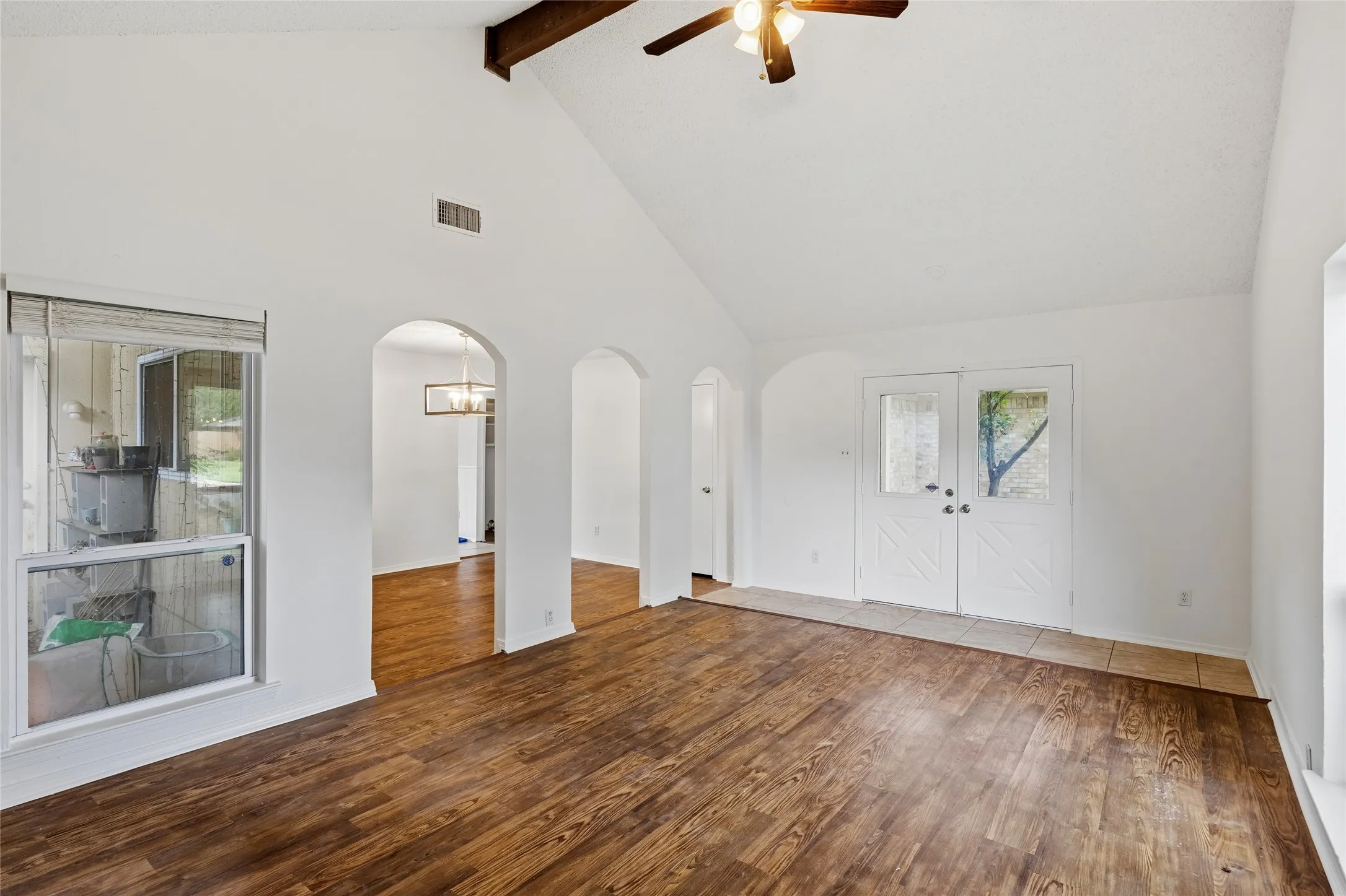 Single Family Residence For Sale in Tarrant County , 1016 Hazelwood Drive, Mansfield, Texas 76063, 3 Bedroom, 2 Bathroom, 2 Garage spaces, 1,797 Sqft, built in 1980, mls#21390321, Real Estate Agent in Mansfield, Homes For Sale in Tarrant county, Homes For Sale in Mansfield, Realtor in Mansfield Texas, Real Estate Brokerage Independent Realty Texas, Luminita Cordes Realtor