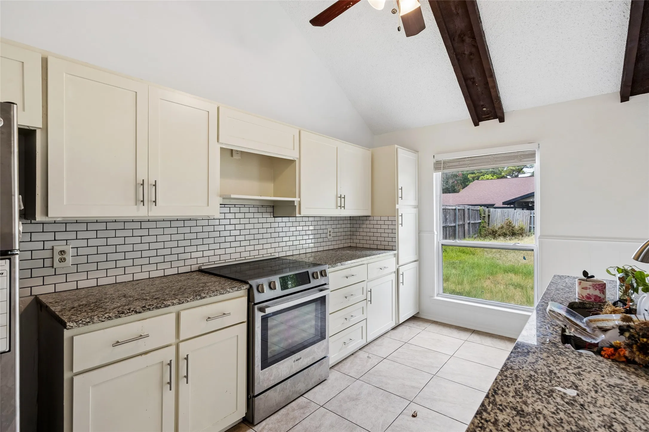 Single Family Residence For Sale in Tarrant County , 1016 Hazelwood Drive, Mansfield, Texas 76063, 3 Bedroom, 2 Bathroom, 2 Garage spaces, 1,797 Sqft, built in 1980, mls#21390321, Real Estate Agent in Mansfield, Homes For Sale in Tarrant county, Homes For Sale in Mansfield, Realtor in Mansfield Texas, Real Estate Brokerage Independent Realty Texas, Luminita Cordes Realtor