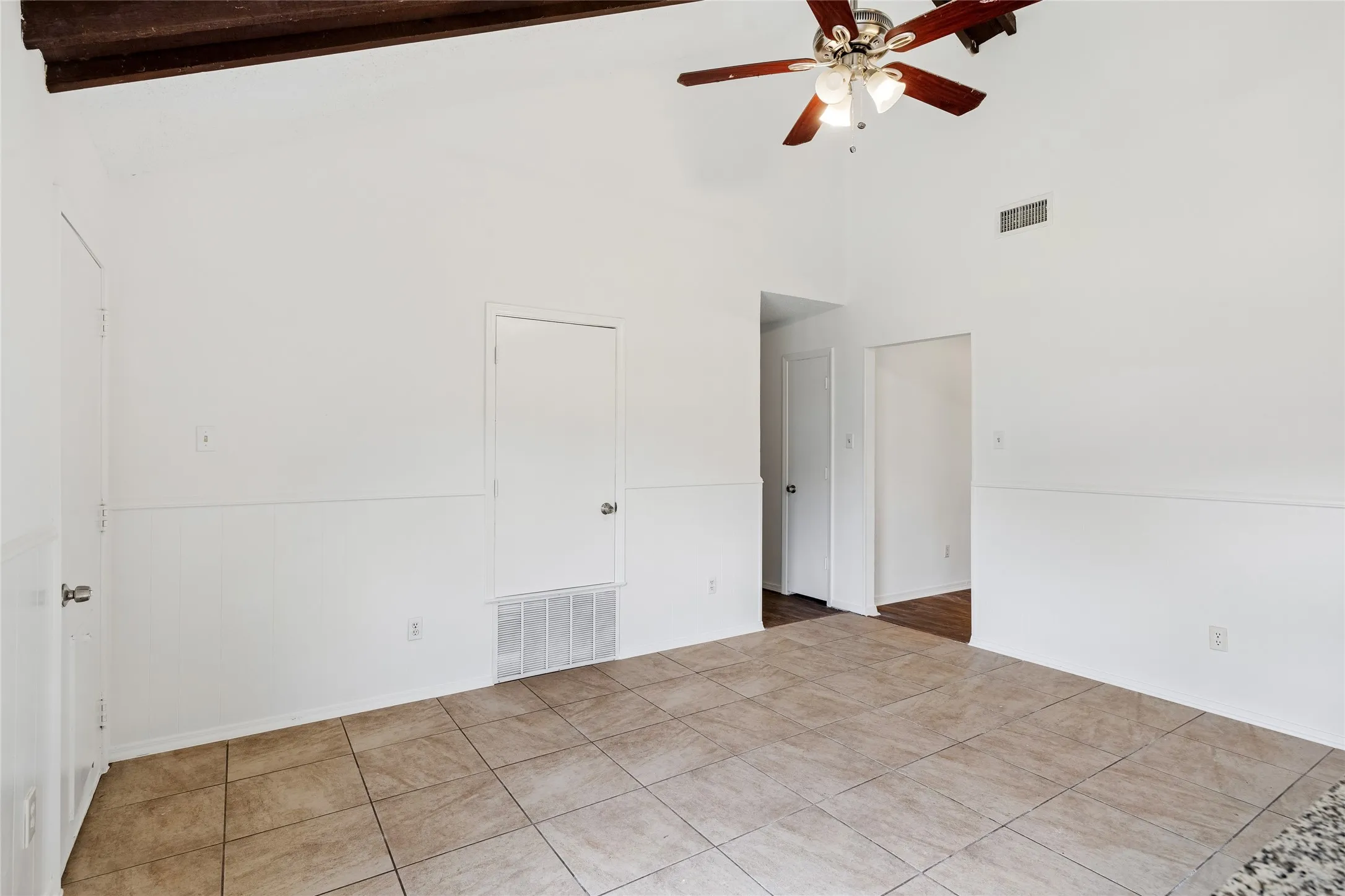 Single Family Residence For Sale in Tarrant County , 1016 Hazelwood Drive, Mansfield, Texas 76063, 3 Bedroom, 2 Bathroom, 2 Garage spaces, 1,797 Sqft, built in 1980, mls#21390321, Real Estate Agent in Mansfield, Homes For Sale in Tarrant county, Homes For Sale in Mansfield, Realtor in Mansfield Texas, Real Estate Brokerage Independent Realty Texas, Luminita Cordes Realtor