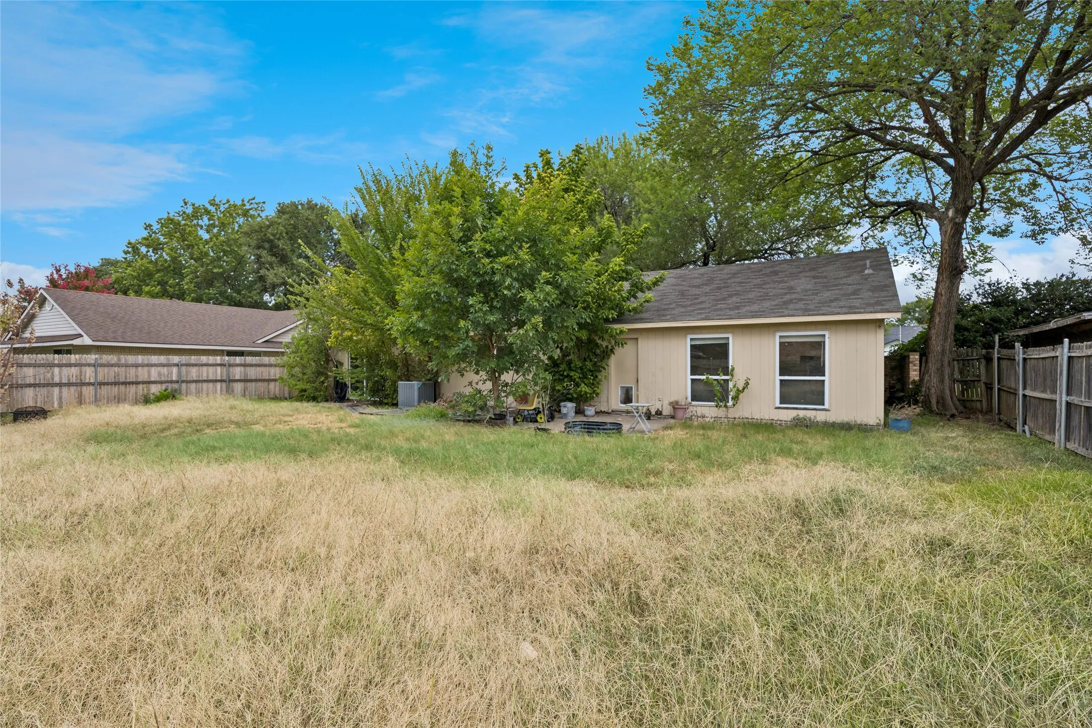 Single Family Residence For Sale in Tarrant County , 1016 Hazelwood Drive, Mansfield, Texas 76063, 3 Bedroom, 2 Bathroom, 2 Garage spaces, 1,797 Sqft, built in 1980, mls#21390321, Real Estate Agent in Mansfield, Homes For Sale in Tarrant county, Homes For Sale in Mansfield, Realtor in Mansfield Texas, Real Estate Brokerage Independent Realty Texas, Luminita Cordes Realtor