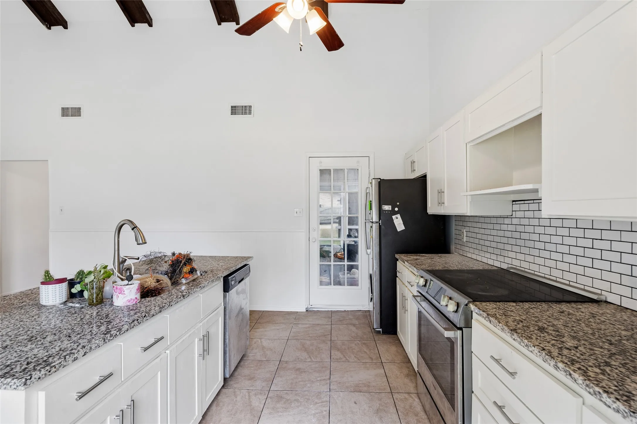 Single Family Residence For Sale in Tarrant County , 1016 Hazelwood Drive, Mansfield, Texas 76063, 3 Bedroom, 2 Bathroom, 2 Garage spaces, 1,797 Sqft, built in 1980, mls#21390321, Real Estate Agent in Mansfield, Homes For Sale in Tarrant county, Homes For Sale in Mansfield, Realtor in Mansfield Texas, Real Estate Brokerage Independent Realty Texas, Luminita Cordes Realtor