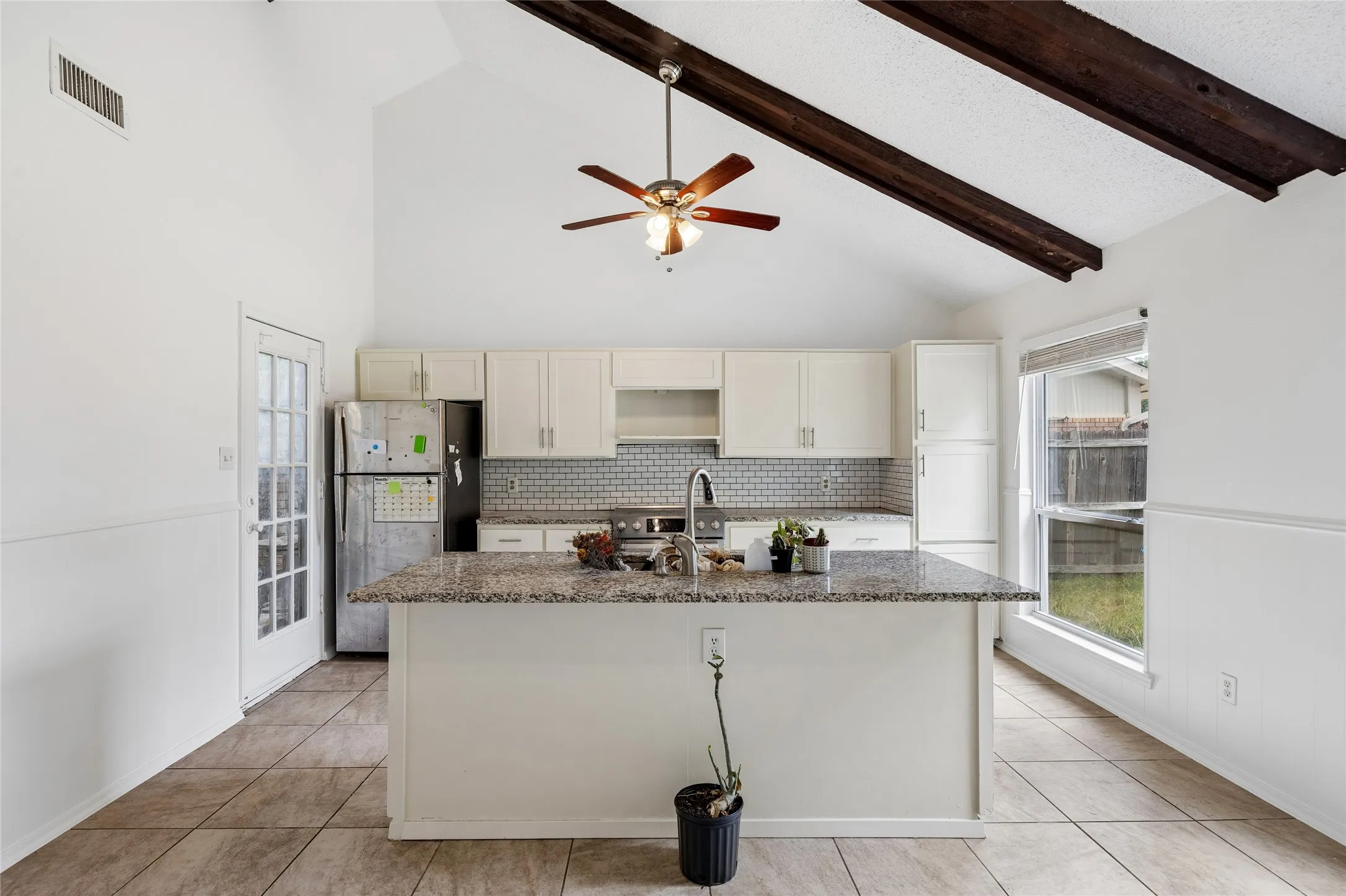 Single Family Residence For Sale in Tarrant County , 1016 Hazelwood Drive, Mansfield, Texas 76063, 3 Bedroom, 2 Bathroom, 2 Garage spaces, 1,797 Sqft, built in 1980, mls#21390321, Real Estate Agent in Mansfield, Homes For Sale in Tarrant county, Homes For Sale in Mansfield, Realtor in Mansfield Texas, Real Estate Brokerage Independent Realty Texas, Luminita Cordes Realtor