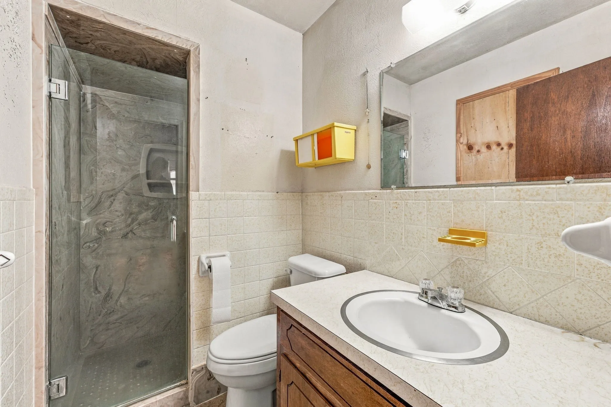 Shower enclosure with clear glass door