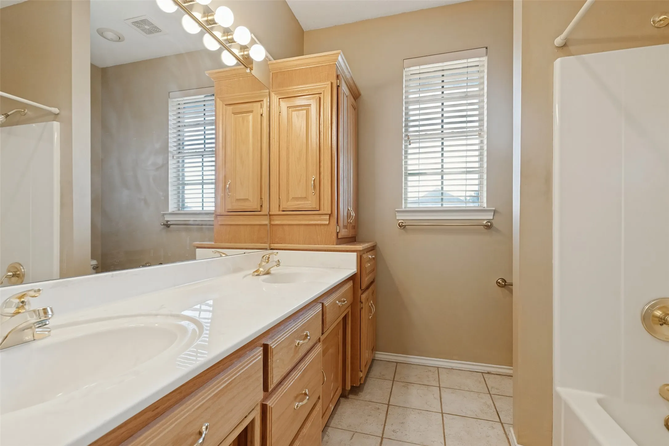 Single Family Residence For Sale in Collin County , 1249 Chandler Circle, Prosper, Texas 75078, 3 Bedroom, 3 Bathroom, 3 Garage spaces, 1,897 Sqft, built in 1995, mls#21389710, Real Estate Agent in Prosper, Homes For Sale in Collin county, Homes For Sale in Prosper, Realtor in Prosper Texas, Real Estate Brokerage Independent Realty Texas, Luminita Cordes Realtor