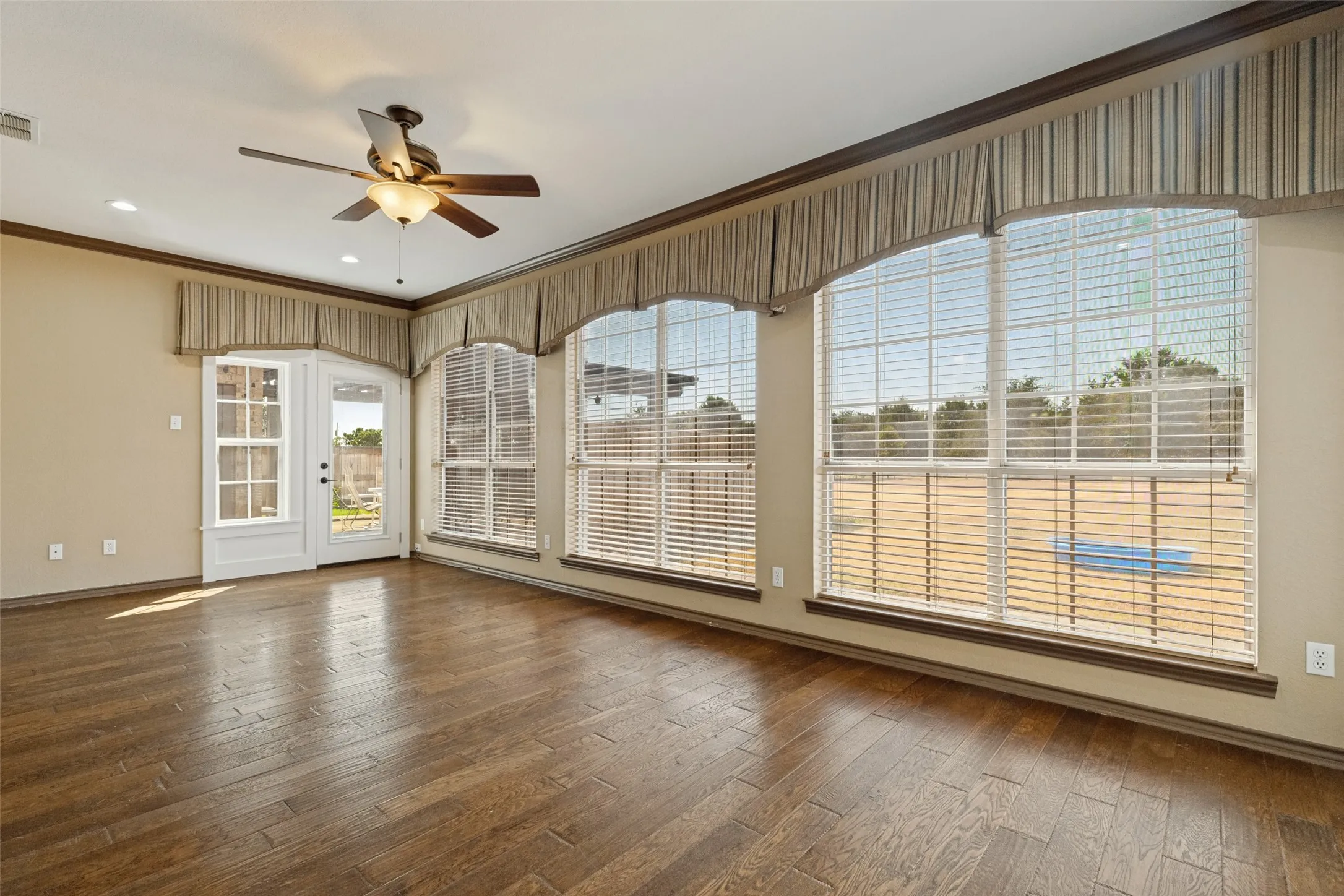 Single Family Residence For Sale in Collin County , 1249 Chandler Circle, Prosper, Texas 75078, 3 Bedroom, 3 Bathroom, 3 Garage spaces, 1,897 Sqft, built in 1995, mls#21389710, Real Estate Agent in Prosper, Homes For Sale in Collin county, Homes For Sale in Prosper, Realtor in Prosper Texas, Real Estate Brokerage Independent Realty Texas, Luminita Cordes Realtor