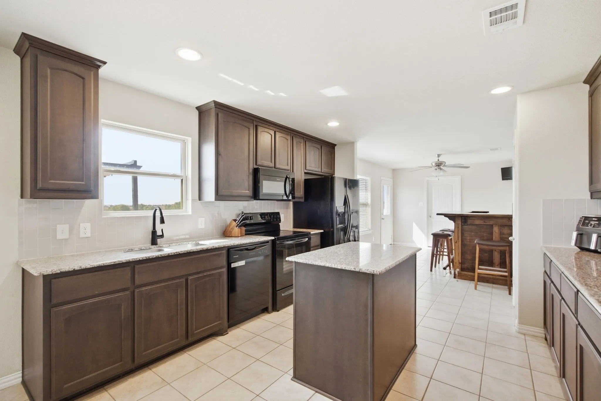 Single Family Residence For Sale in Wise County , 200 Live Oak Lane, Decatur, Texas 76234, 4 Bedroom, 2 Bathroom, 2 Garage spaces, 1,987 Sqft, built in 2017, mls#21390257, Real Estate Agent in Decatur, Homes For Sale in Wise county, Homes For Sale in Decatur, Realtor in Decatur Texas, Real Estate Brokerage Independent Realty Texas, Luminita Cordes Realtor