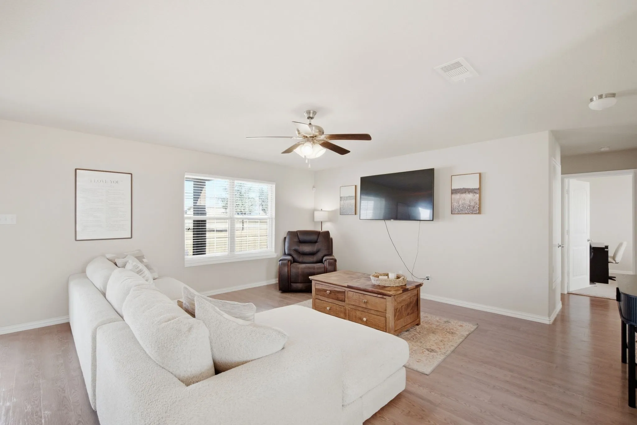 Single Family Residence For Sale in Wise County , 200 Live Oak Lane, Decatur, Texas 76234, 4 Bedroom, 2 Bathroom, 2 Garage spaces, 1,987 Sqft, built in 2017, mls#21390257, Real Estate Agent in Decatur, Homes For Sale in Wise county, Homes For Sale in Decatur, Realtor in Decatur Texas, Real Estate Brokerage Independent Realty Texas, Luminita Cordes Realtor
