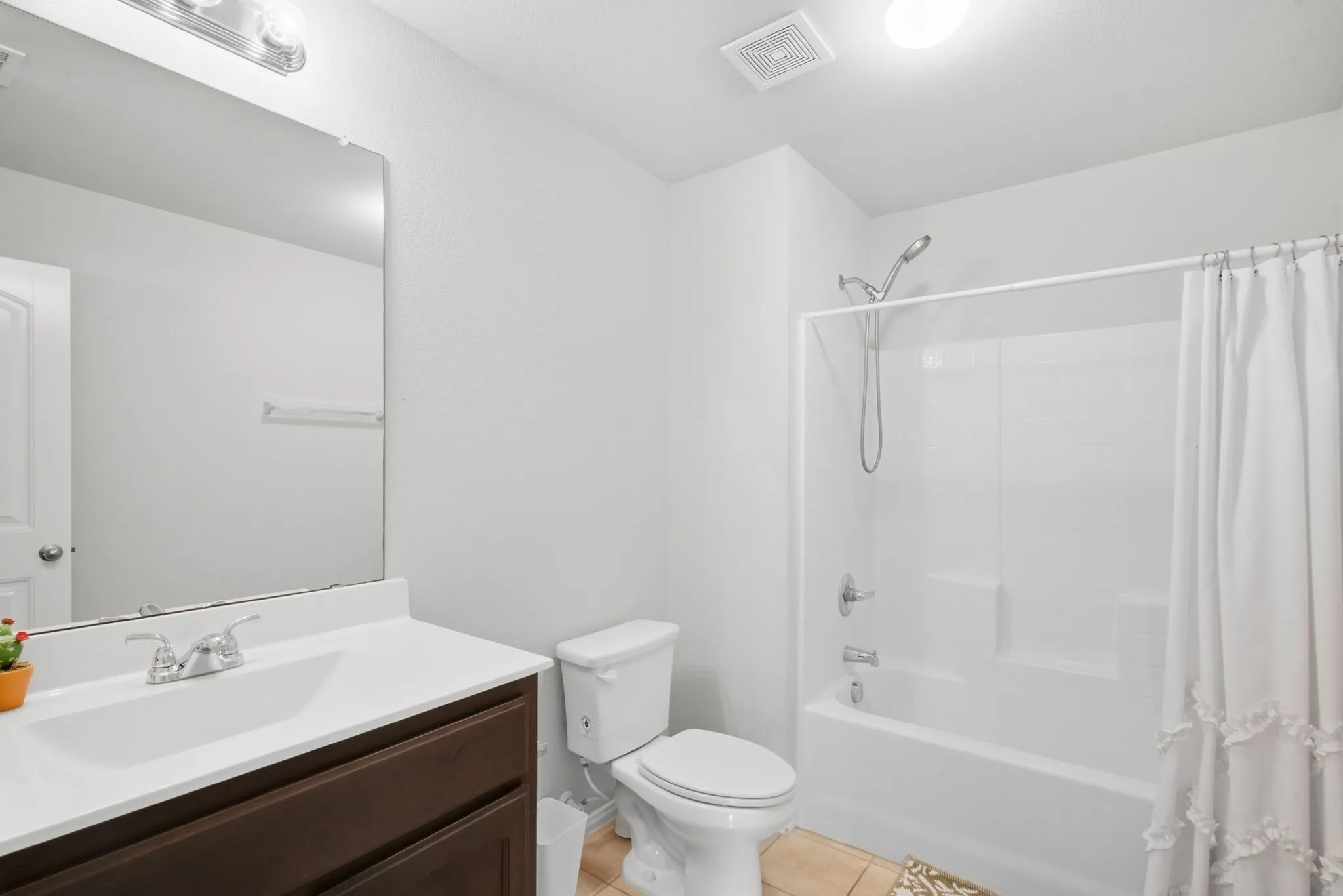 Single Family Residence For Sale in Wise County , 200 Live Oak Lane, Decatur, Texas 76234, 4 Bedroom, 2 Bathroom, 2 Garage spaces, 1,987 Sqft, built in 2017, mls#21390257, Real Estate Agent in Decatur, Homes For Sale in Wise county, Homes For Sale in Decatur, Realtor in Decatur Texas, Real Estate Brokerage Independent Realty Texas, Luminita Cordes Realtor