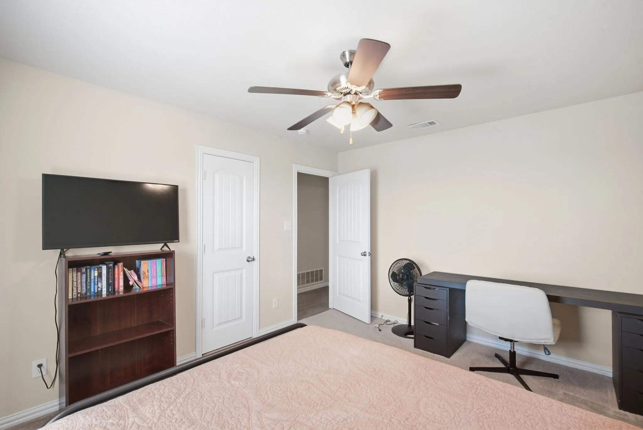 Single Family Residence For Sale in Wise County , 200 Live Oak Lane, Decatur, Texas 76234, 4 Bedroom, 2 Bathroom, 2 Garage spaces, 1,987 Sqft, built in 2017, mls#21390257, Real Estate Agent in Decatur, Homes For Sale in Wise county, Homes For Sale in Decatur, Realtor in Decatur Texas, Real Estate Brokerage Independent Realty Texas, Luminita Cordes Realtor