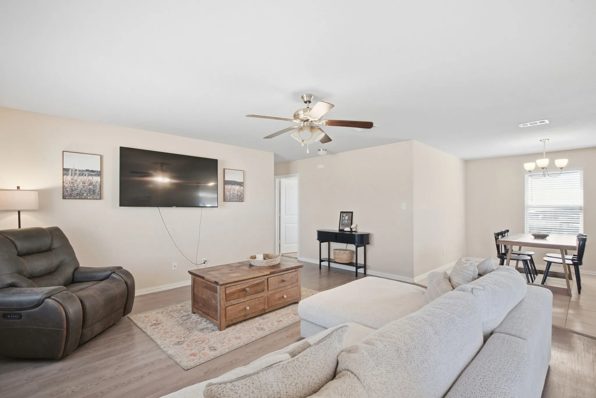 Single Family Residence For Sale in Wise County , 200 Live Oak Lane, Decatur, Texas 76234, 4 Bedroom, 2 Bathroom, 2 Garage spaces, 1,987 Sqft, built in 2017, mls#21390257, Real Estate Agent in Decatur, Homes For Sale in Wise county, Homes For Sale in Decatur, Realtor in Decatur Texas, Real Estate Brokerage Independent Realty Texas, Luminita Cordes Realtor