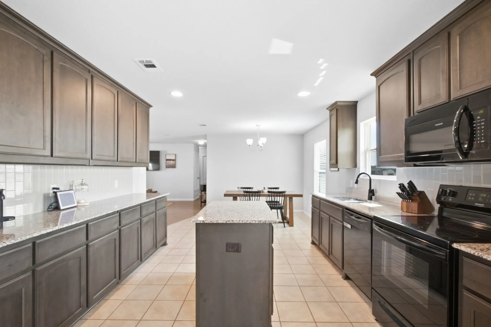 Single Family Residence For Sale in Wise County , 200 Live Oak Lane, Decatur, Texas 76234, 4 Bedroom, 2 Bathroom, 2 Garage spaces, 1,987 Sqft, built in 2017, mls#21390257, Real Estate Agent in Decatur, Homes For Sale in Wise county, Homes For Sale in Decatur, Realtor in Decatur Texas, Real Estate Brokerage Independent Realty Texas, Luminita Cordes Realtor