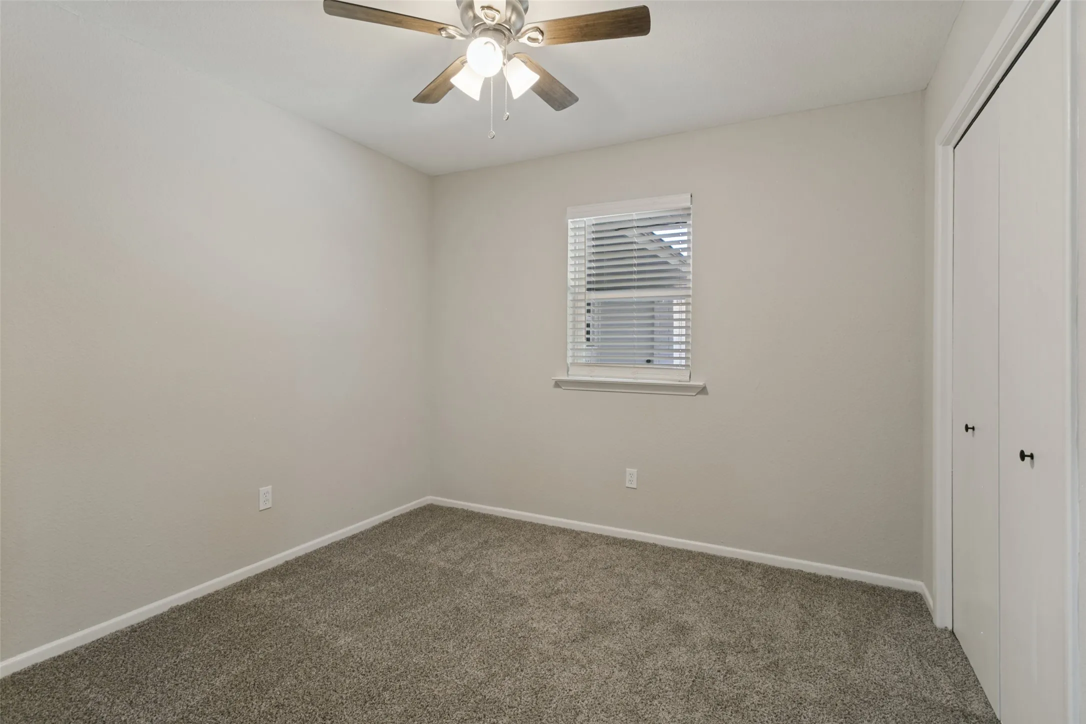 Split plan great for in-laws or guest.