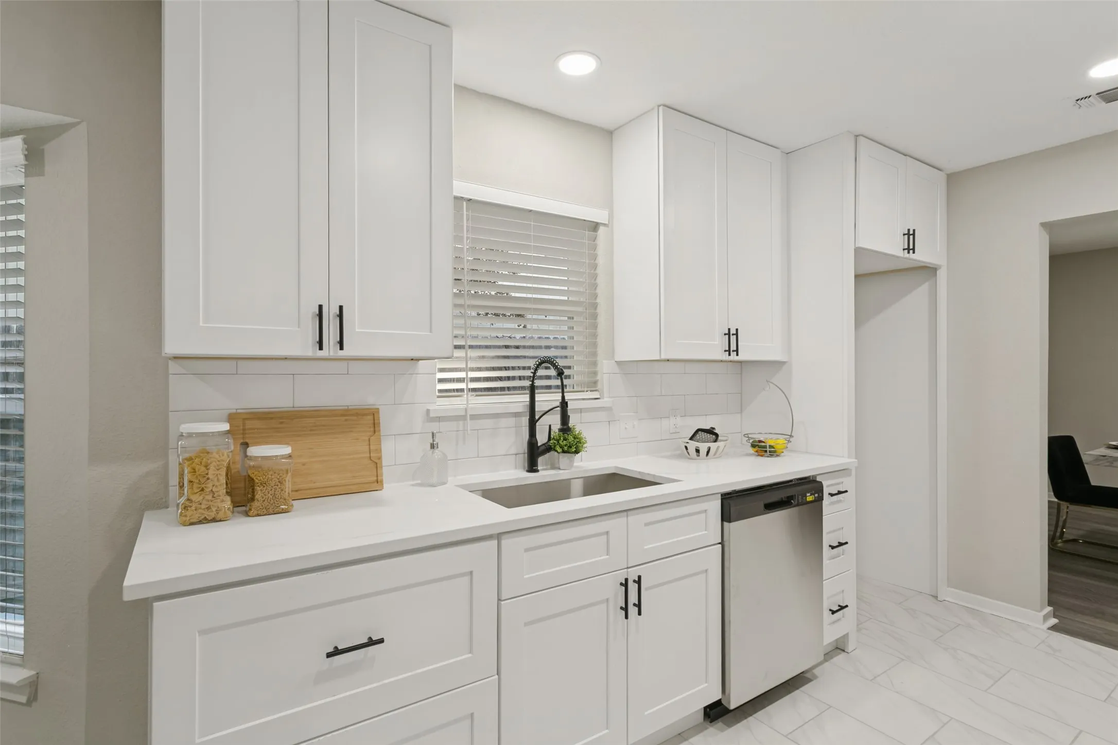 Single Family Residence For Sale in Tarrant County , 3515 Sheffield Drive, Arlington, Texas 76013, 4 Bedroom, 3 Bathroom, 2 Garage spaces, 2,399 Sqft, built in 1968, mls#21390399, Real Estate Agent in Arlington, Homes For Sale in Tarrant county, Homes For Sale in Arlington, Realtor in Arlington Texas, Real Estate Brokerage Independent Realty Texas, Luminita Cordes Realtor
