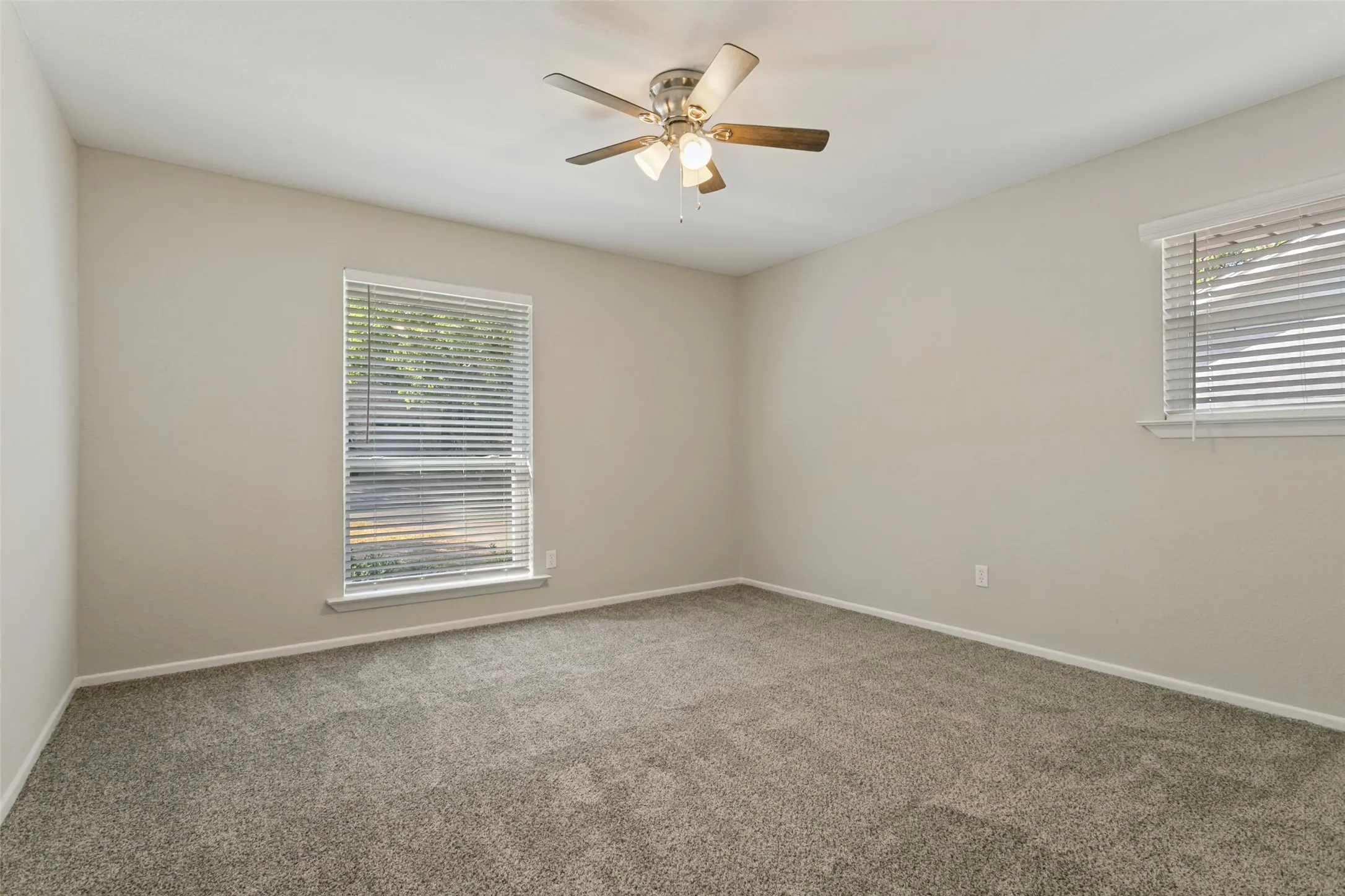 Single Family Residence For Sale in Tarrant County , 3515 Sheffield Drive, Arlington, Texas 76013, 4 Bedroom, 3 Bathroom, 2 Garage spaces, 2,399 Sqft, built in 1968, mls#21390399, Real Estate Agent in Arlington, Homes For Sale in Tarrant county, Homes For Sale in Arlington, Realtor in Arlington Texas, Real Estate Brokerage Independent Realty Texas, Luminita Cordes Realtor