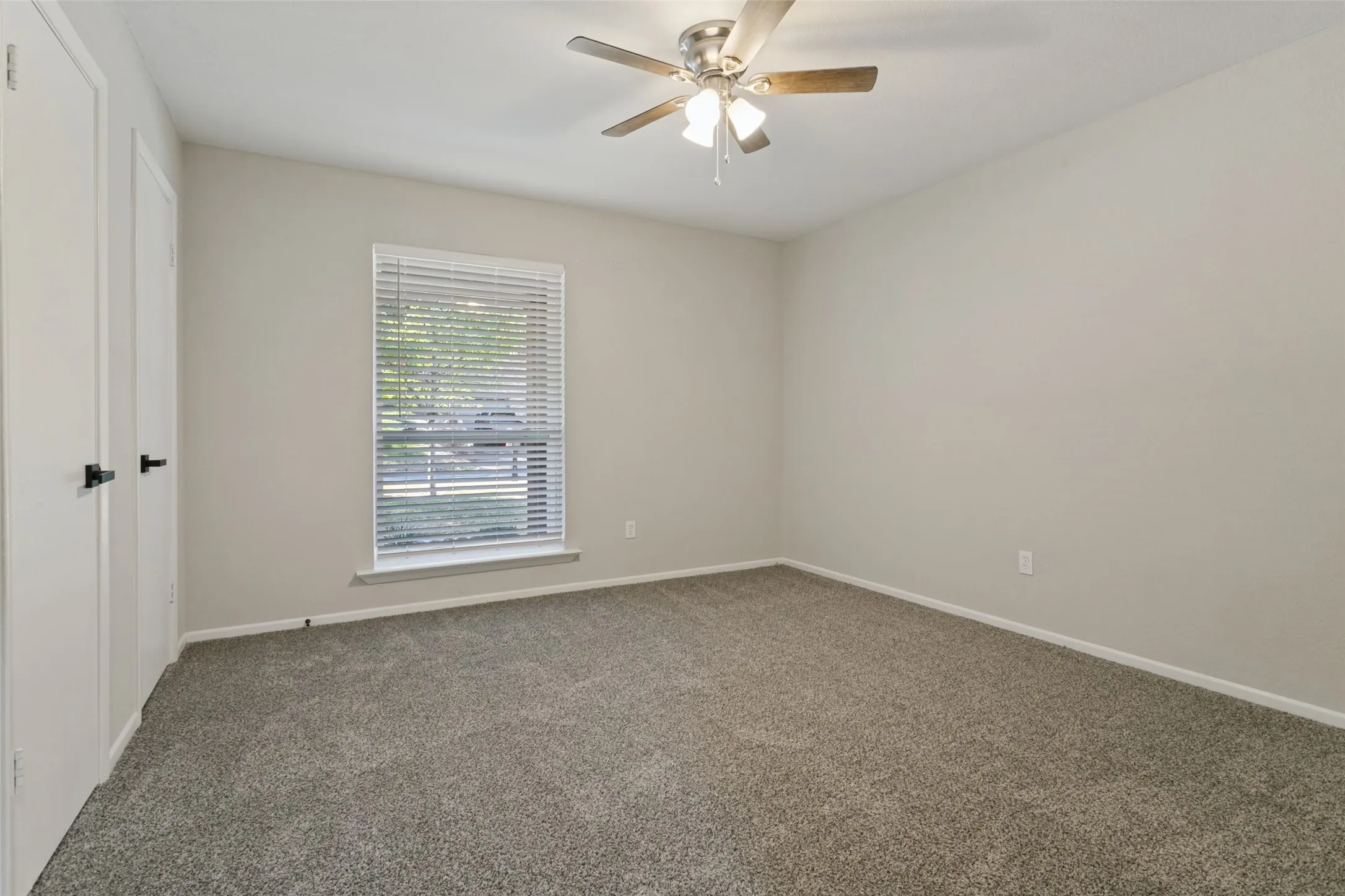 Single Family Residence For Sale in Tarrant County , 3515 Sheffield Drive, Arlington, Texas 76013, 4 Bedroom, 3 Bathroom, 2 Garage spaces, 2,399 Sqft, built in 1968, mls#21390399, Real Estate Agent in Arlington, Homes For Sale in Tarrant county, Homes For Sale in Arlington, Realtor in Arlington Texas, Real Estate Brokerage Independent Realty Texas, Luminita Cordes Realtor
