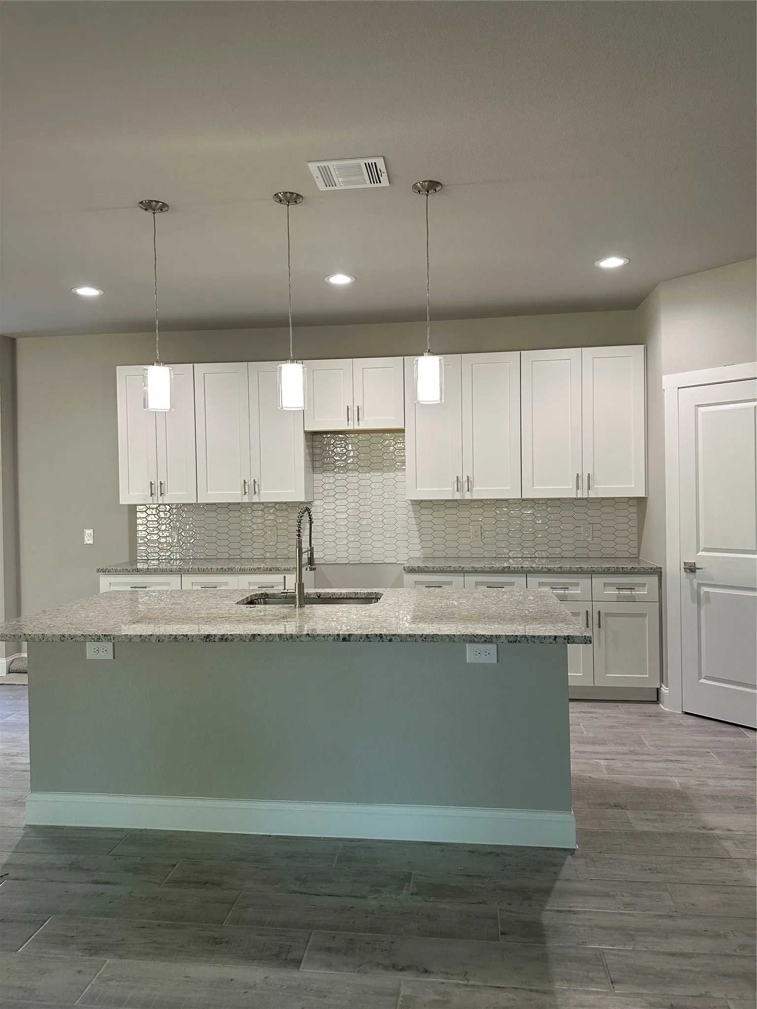 Single Family Residence For Sale in Dallas County , 1318 Diceman Avenue, Dallas, Texas 75203, 4 Bedroom, 4 Bathroom, 2 Garage spaces, 3,099 Sqft, built in 2025, mls#21386320, Real Estate Agent in Dallas, Homes For Sale in Dallas county, Homes For Sale in Dallas, Realtor in Dallas Texas, Real Estate Brokerage Independent Realty Texas, Luminita Cordes Realtor