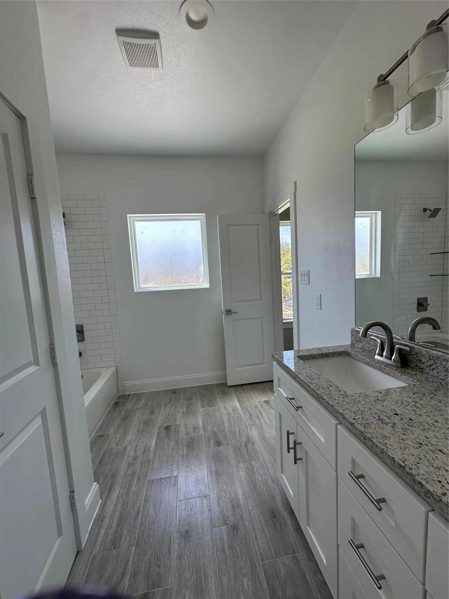 Single Family Residence For Sale in Dallas County , 1318 Diceman Avenue, Dallas, Texas 75203, 4 Bedroom, 4 Bathroom, 2 Garage spaces, 3,099 Sqft, built in 2025, mls#21386320, Real Estate Agent in Dallas, Homes For Sale in Dallas county, Homes For Sale in Dallas, Realtor in Dallas Texas, Real Estate Brokerage Independent Realty Texas, Luminita Cordes Realtor