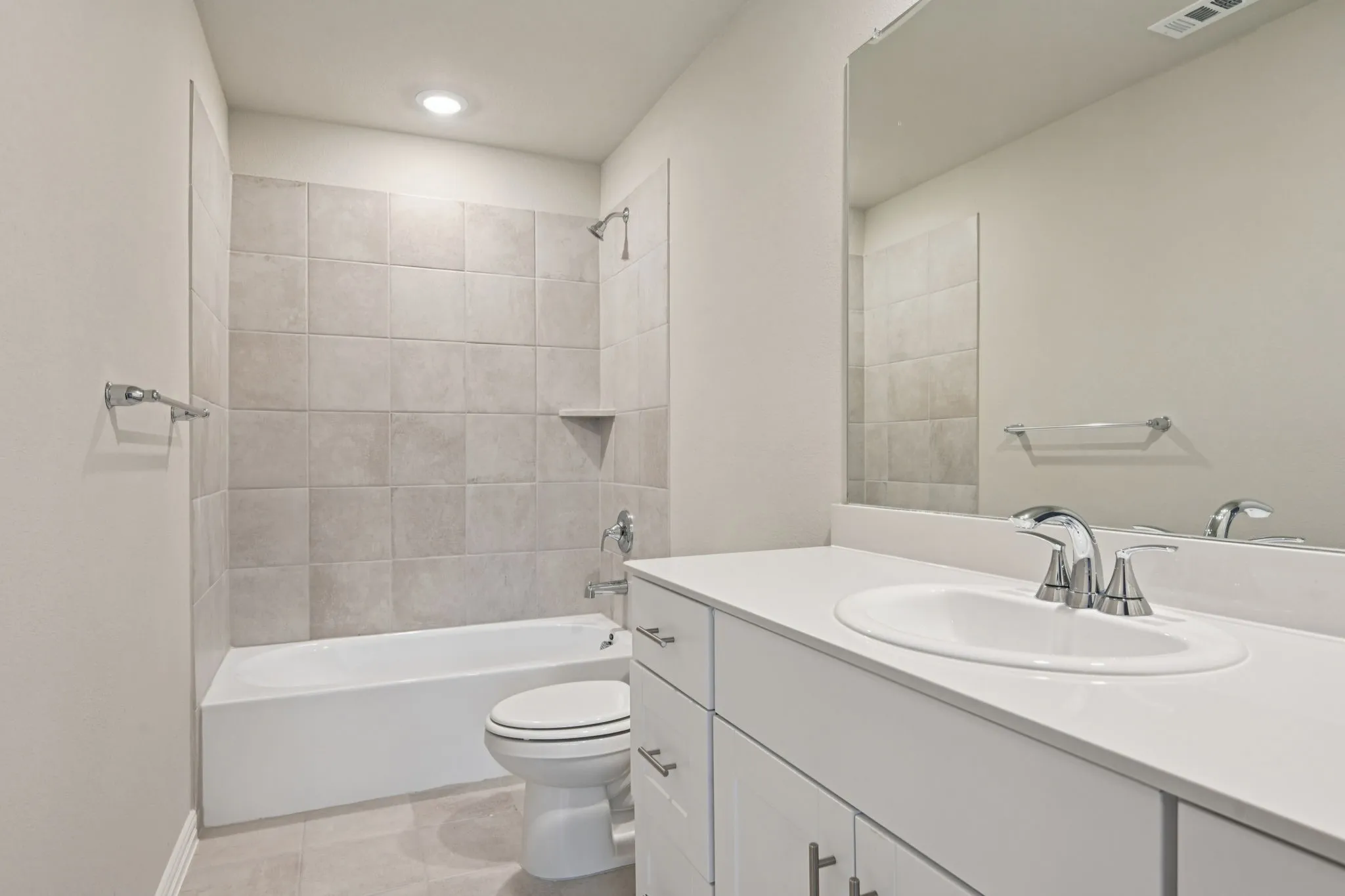 Photo is not of the actual home, but is an inspirational photo of builder’s model home and may depict options, furnishings, and/or decorator features that are not included.
