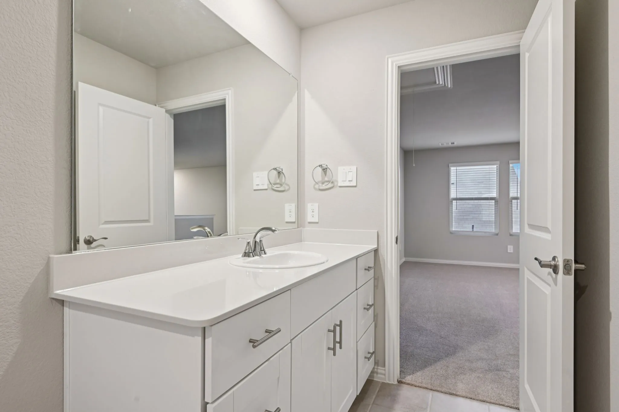  Photo is not of the actual home, but is an inspirational photo of builder’s model home and may depict options, furnishings, and/or decorator features that are not included.
