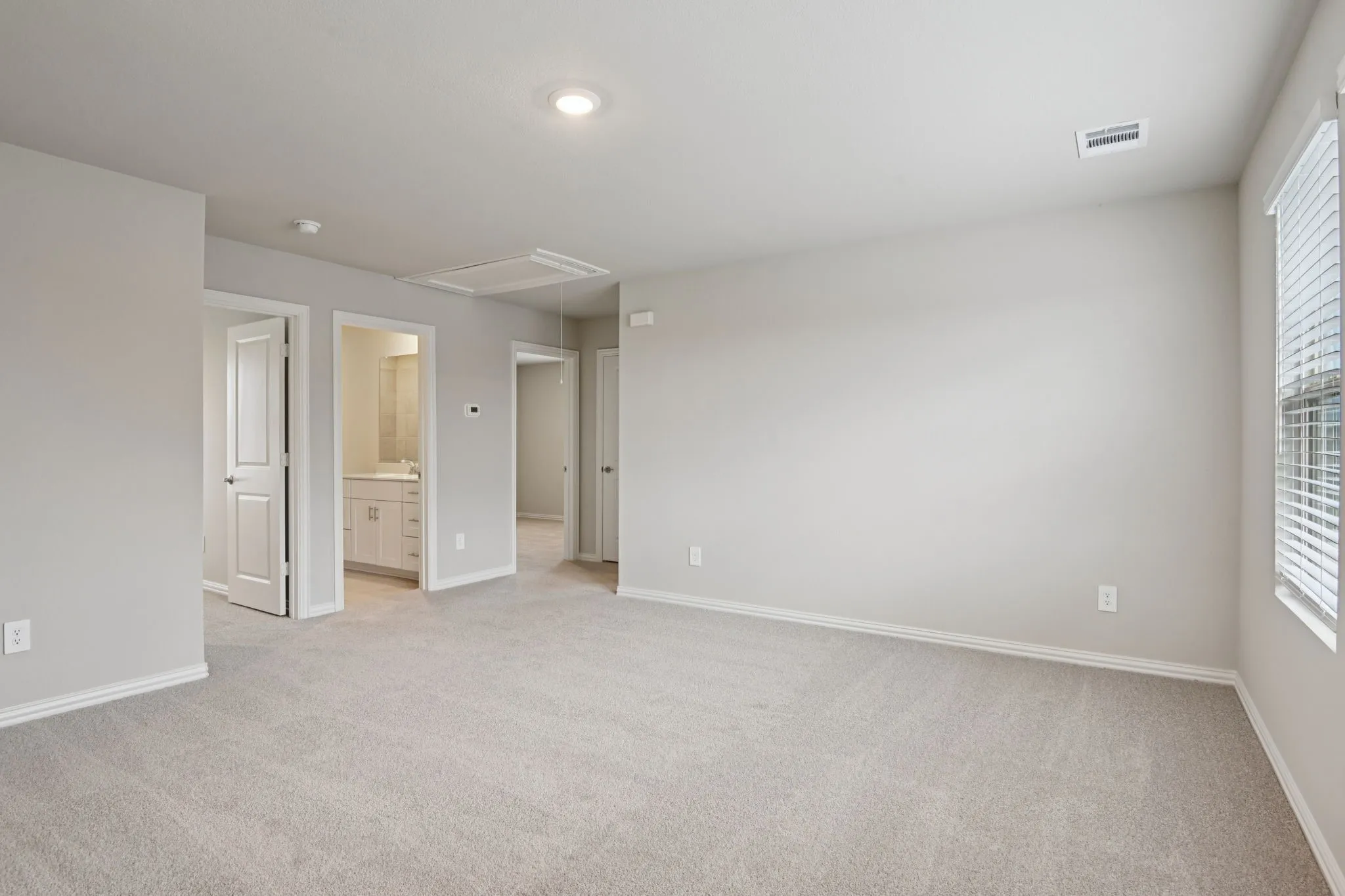 Photo is not of the actual home, but is an inspirational photo of builder’s model home and may depict options, furnishings, and/or decorator features that are not included.
