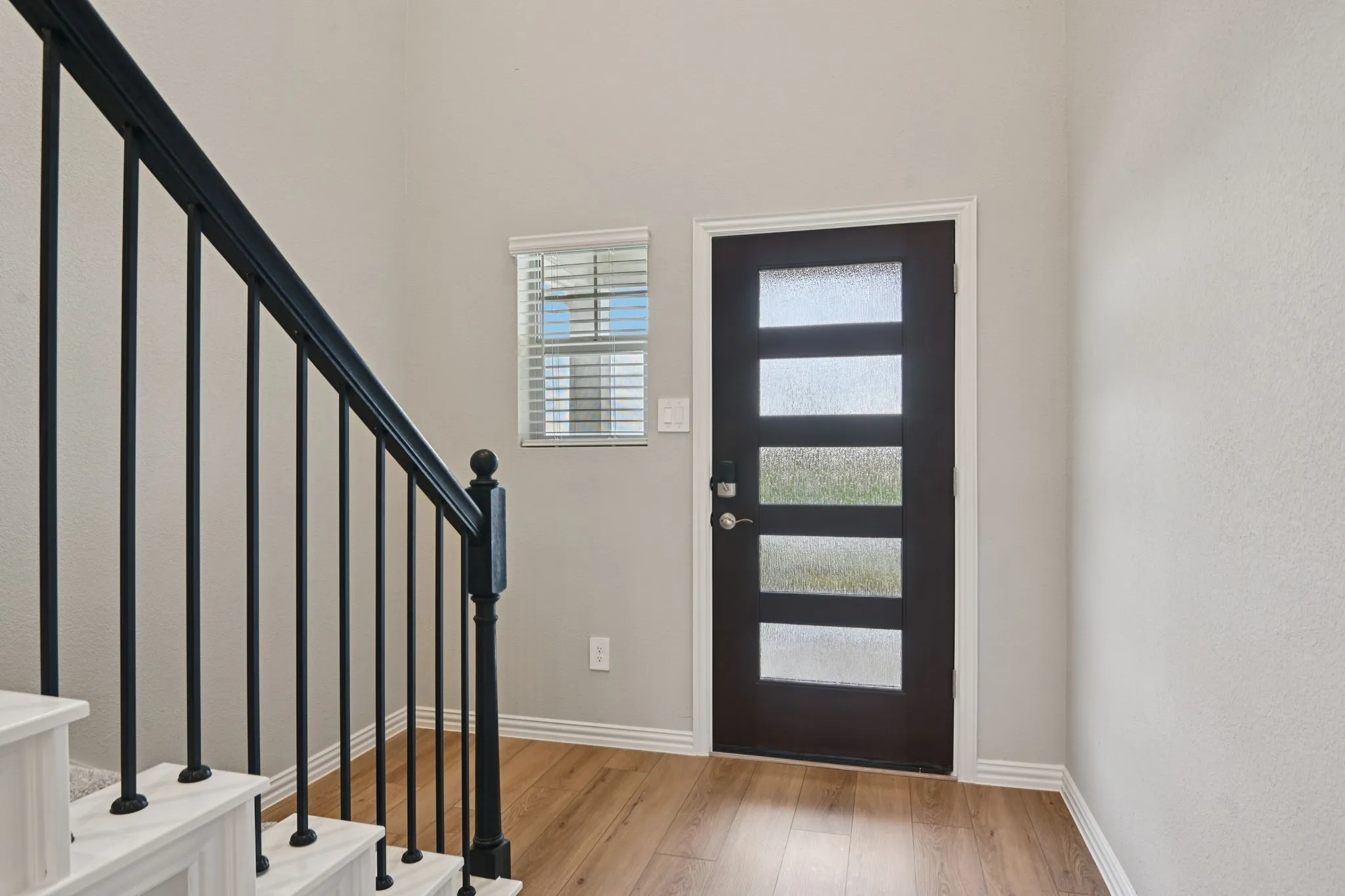  Photo is not of the actual home, but is an inspirational photo of builder’s model home and may depict options, furnishings, and/or decorator features that are not included.
