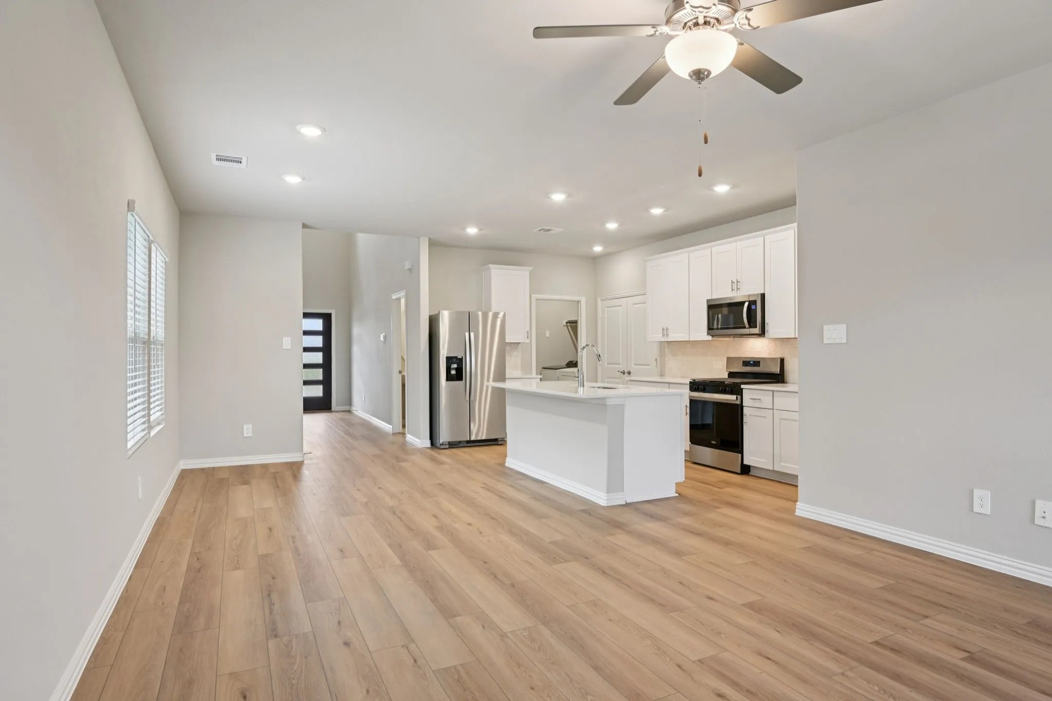  Photo is not of the actual home, but is an inspirational photo of builder’s model home and may depict options, furnishings, and/or decorator features that are not included.
