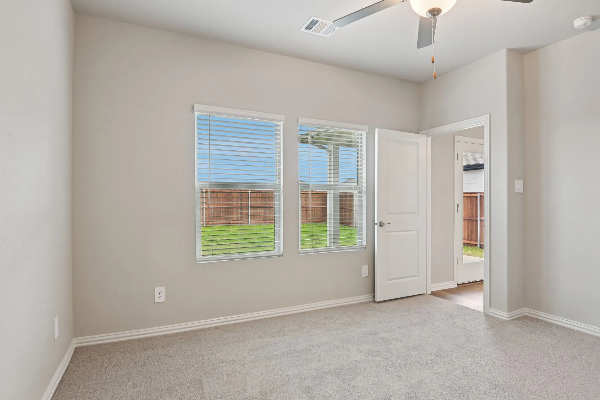  Photo is not of the actual home, but is an inspirational photo of builder’s model home and may depict options, furnishings, and/or decorator features that are not included.

