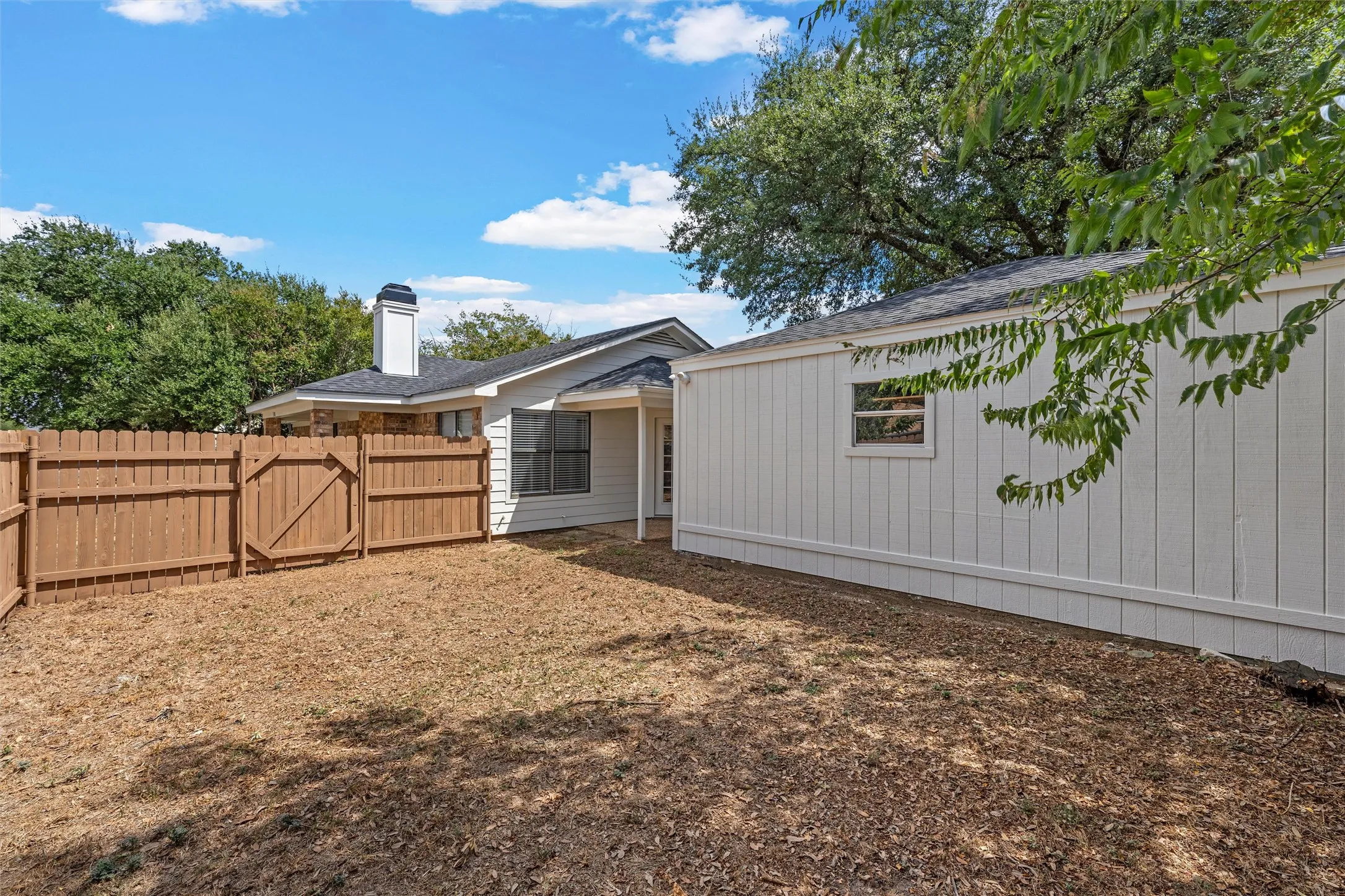 Single Family Residence For Sale in Mc Lennan County , 1301 Chapel Creek Road, Waco, Texas 76712, 3 Bedroom, 2 Bathroom, 2 Garage spaces, 1,368 Sqft, built in 1983, mls#21389869, Real Estate Agent in Waco, Homes For Sale in Mc Lennan county, Homes For Sale in Waco, Realtor in Waco Texas, Real Estate Brokerage Independent Realty Texas, Luminita Cordes Realtor