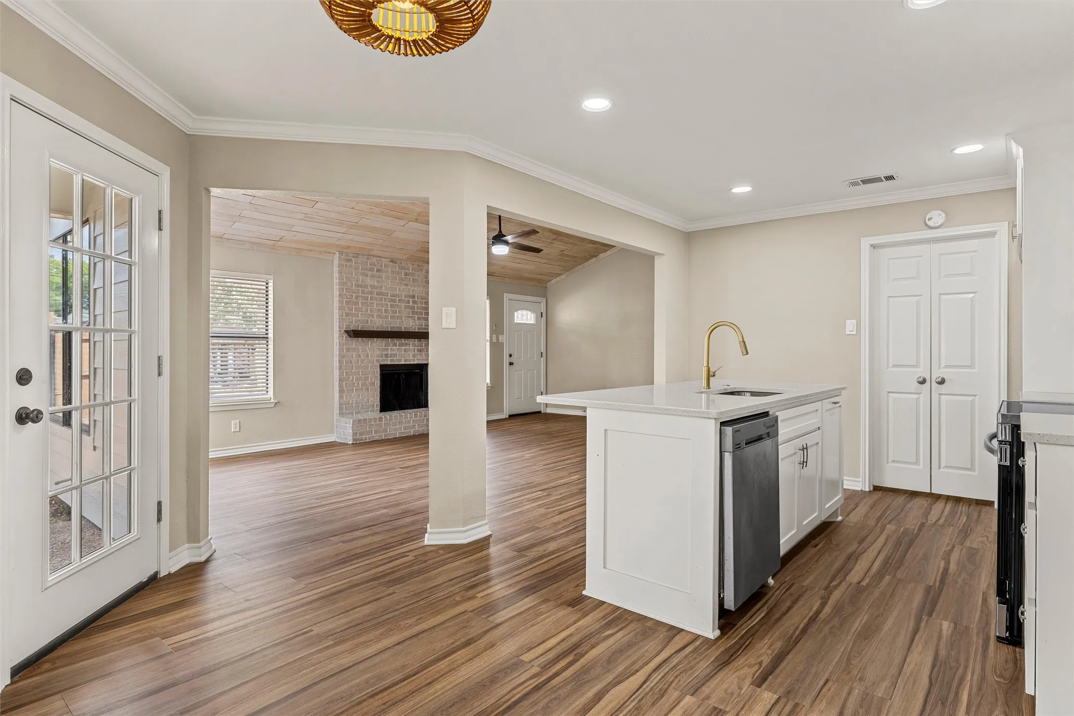 Single Family Residence For Sale in Mc Lennan County , 1301 Chapel Creek Road, Waco, Texas 76712, 3 Bedroom, 2 Bathroom, 2 Garage spaces, 1,368 Sqft, built in 1983, mls#21389869, Real Estate Agent in Waco, Homes For Sale in Mc Lennan county, Homes For Sale in Waco, Realtor in Waco Texas, Real Estate Brokerage Independent Realty Texas, Luminita Cordes Realtor