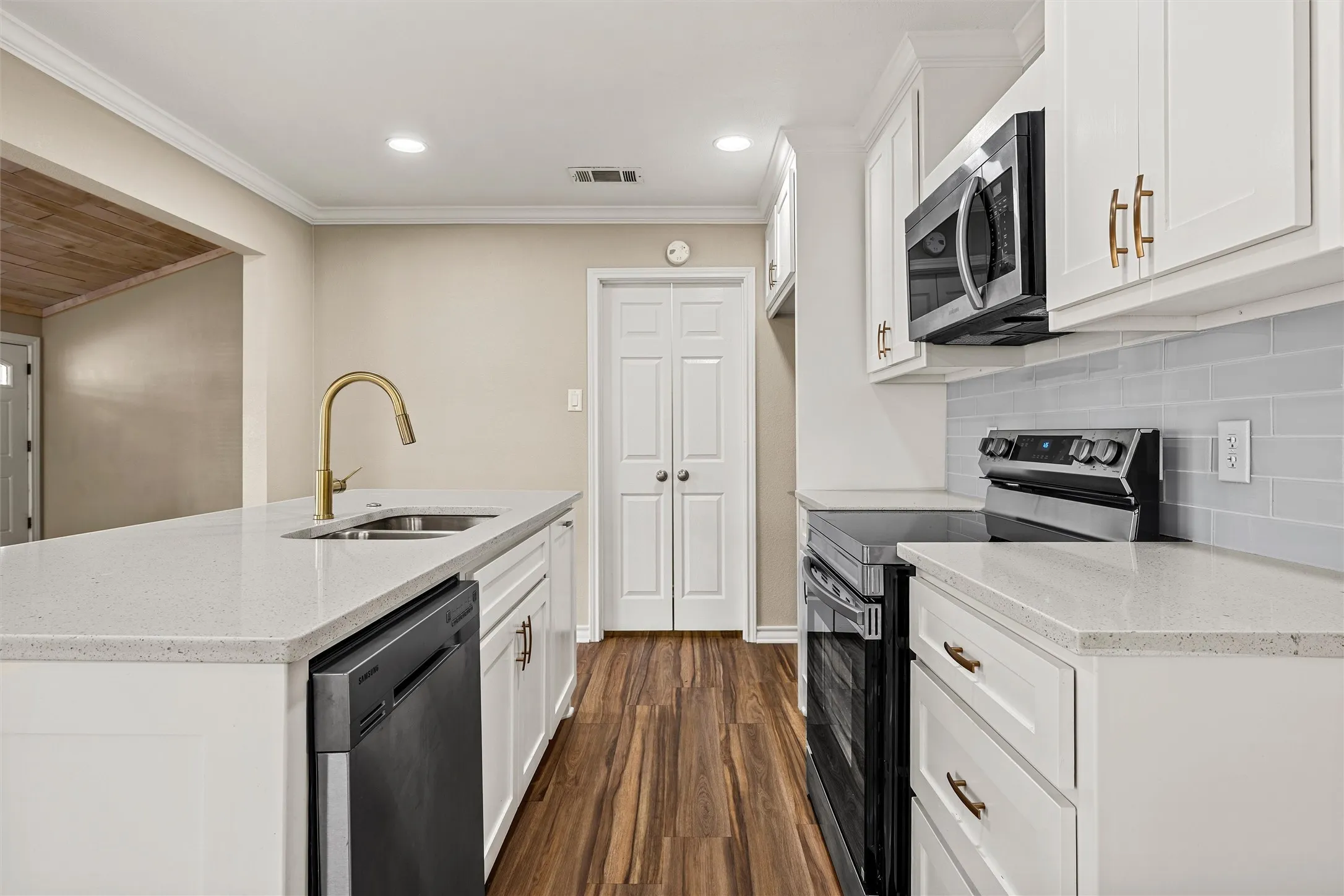 Single Family Residence For Sale in Mc Lennan County , 1301 Chapel Creek Road, Waco, Texas 76712, 3 Bedroom, 2 Bathroom, 2 Garage spaces, 1,368 Sqft, built in 1983, mls#21389869, Real Estate Agent in Waco, Homes For Sale in Mc Lennan county, Homes For Sale in Waco, Realtor in Waco Texas, Real Estate Brokerage Independent Realty Texas, Luminita Cordes Realtor