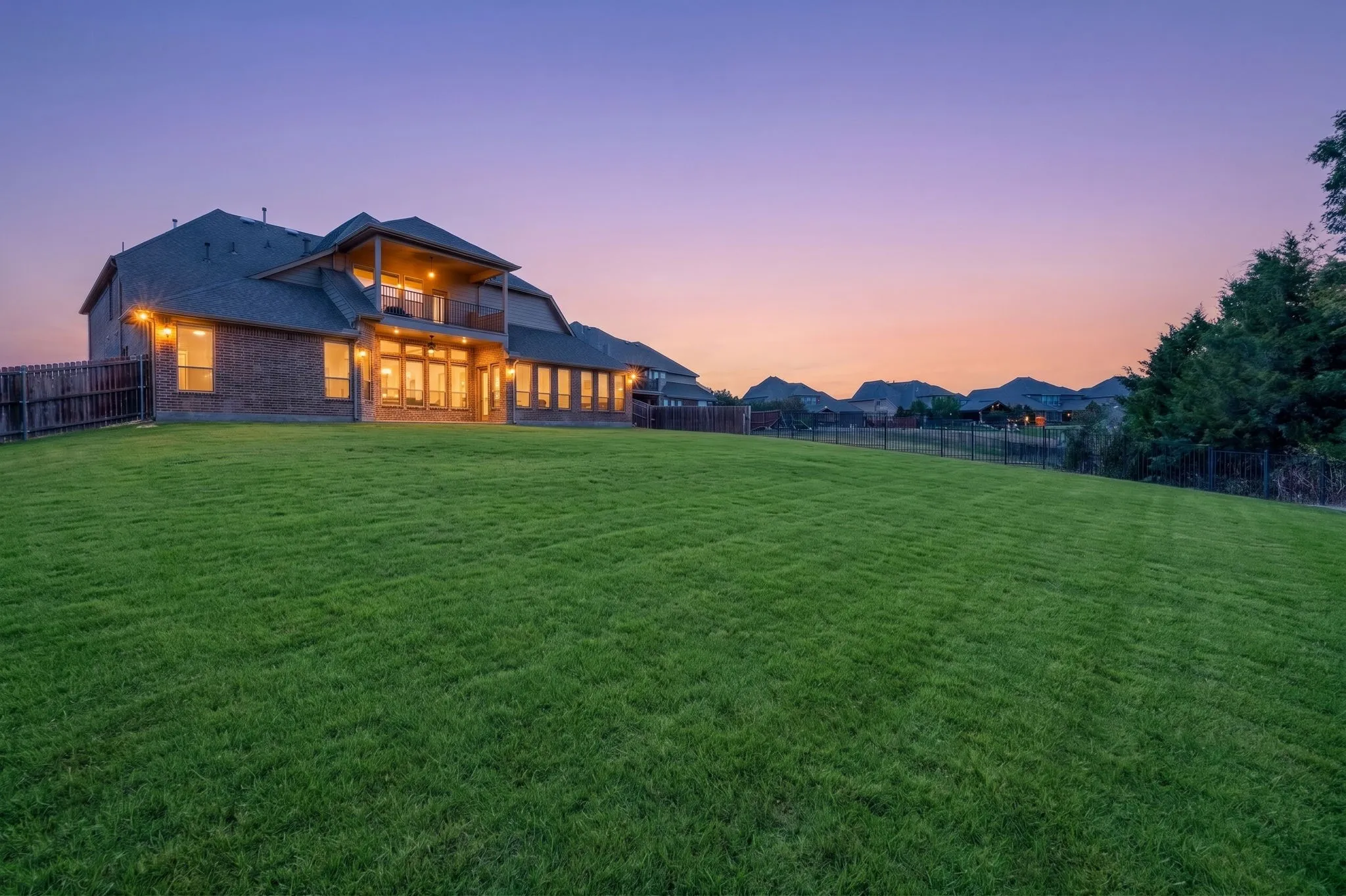 Single Family Residence For Sale in Dallas County , 9002 Forest Park Court, Rowlett, Texas 75089, 6 Bedroom, 6 Bathroom, 3 Garage spaces, 4,862 Sqft, built in 2016, mls#21390316, Real Estate Agent in Rowlett, Homes For Sale in Dallas county, Homes For Sale in Rowlett, Realtor in Rowlett Texas, Real Estate Brokerage Independent Realty Texas, Luminita Cordes Realtor