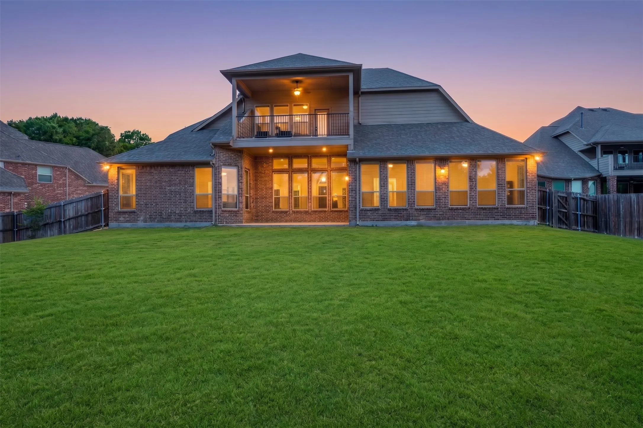 Single Family Residence For Sale in Dallas County , 9002 Forest Park Court, Rowlett, Texas 75089, 5 Bedroom, 6 Bathroom, 3 Garage spaces, 4,862 Sqft, built in 2016, mls#21390316, Real Estate Agent in Rowlett, Homes For Sale in Dallas county, Homes For Sale in Rowlett, Realtor in Rowlett Texas, Real Estate Brokerage Independent Realty Texas, Luminita Cordes Realtor