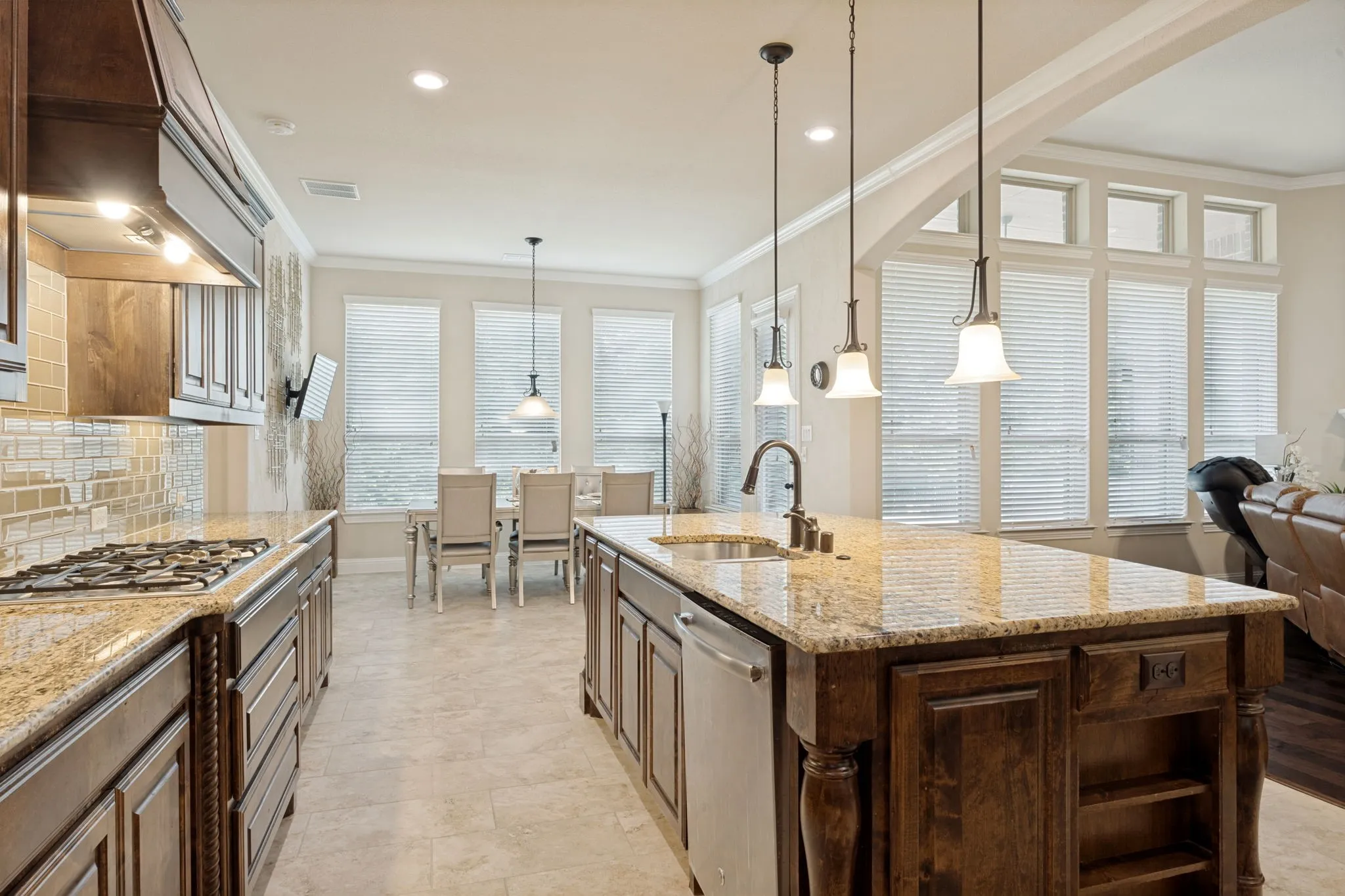 Single Family Residence For Sale in Dallas County , 9002 Forest Park Court, Rowlett, Texas 75089, 6 Bedroom, 6 Bathroom, 3 Garage spaces, 4,862 Sqft, built in 2016, mls#21390316, Real Estate Agent in Rowlett, Homes For Sale in Dallas county, Homes For Sale in Rowlett, Realtor in Rowlett Texas, Real Estate Brokerage Independent Realty Texas, Luminita Cordes Realtor