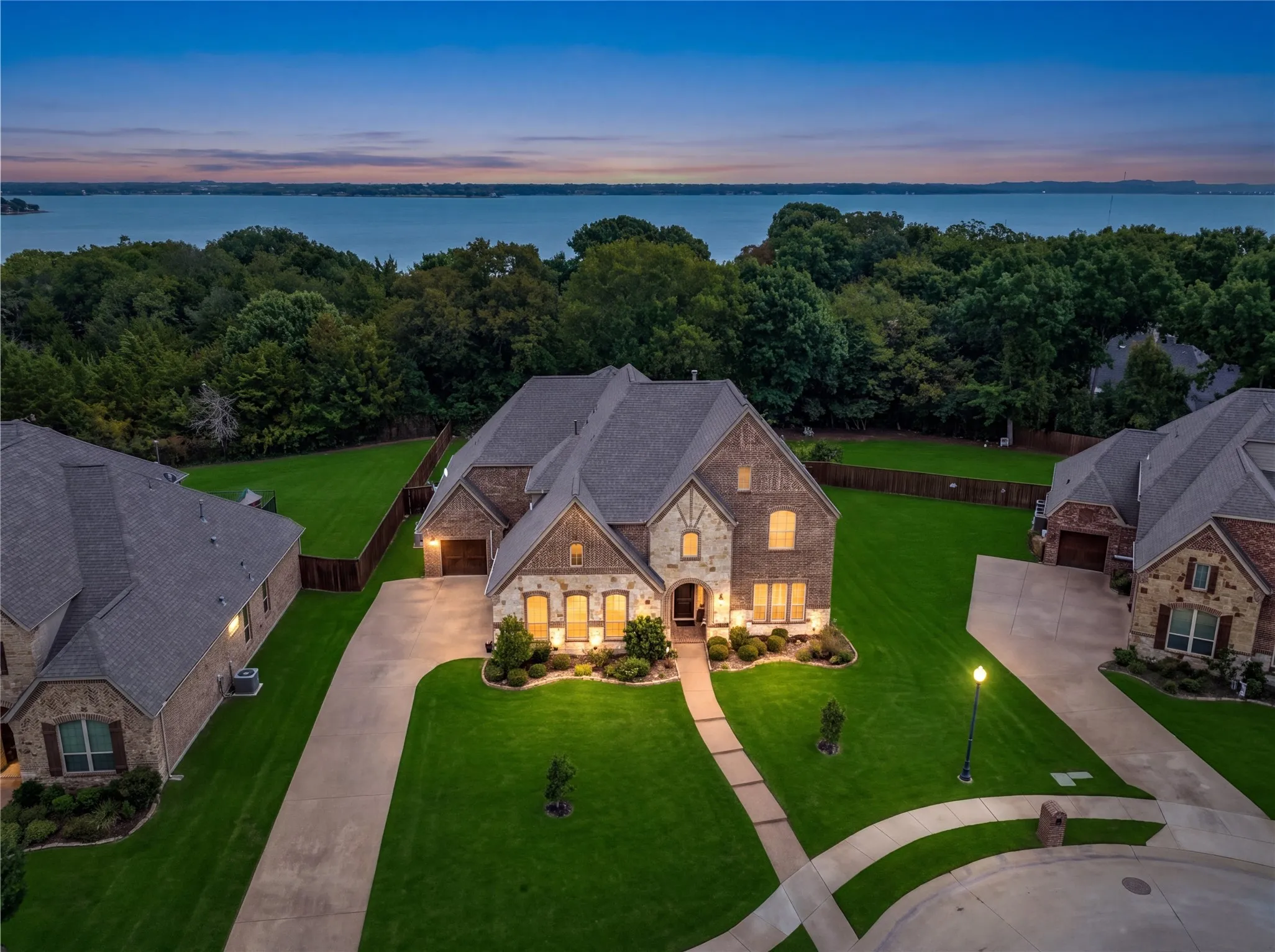 Single Family Residence For Sale in Dallas County , 9002 Forest Park Court, Rowlett, Texas 75089, 5 Bedroom, 6 Bathroom, 3 Garage spaces, 4,862 Sqft, built in 2016, mls#21390316, Real Estate Agent in Rowlett, Homes For Sale in Dallas county, Homes For Sale in Rowlett, Realtor in Rowlett Texas, Real Estate Brokerage Independent Realty Texas, Luminita Cordes Realtor