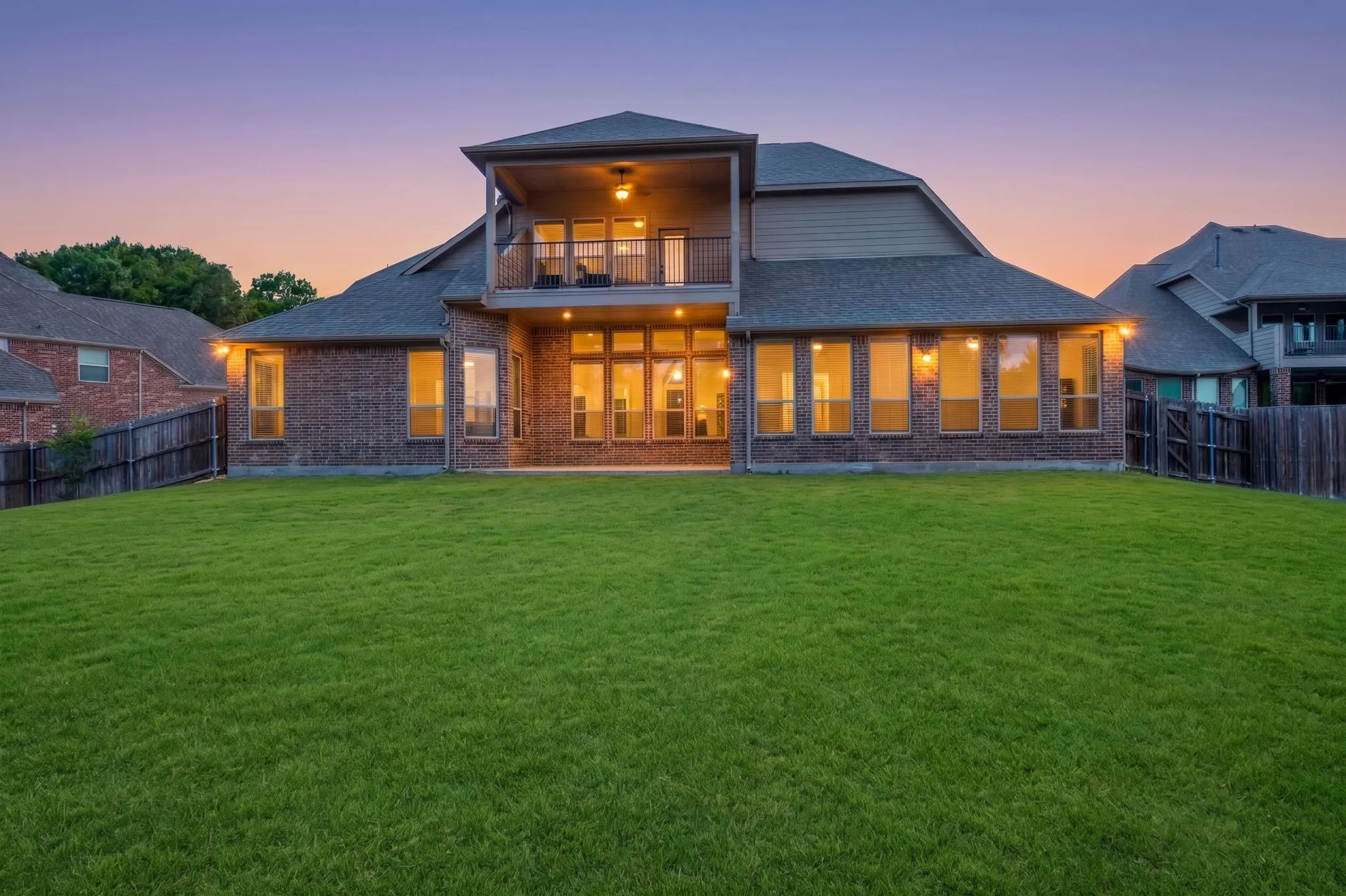 Single Family Residence For Sale in Dallas County , 9002 Forest Park Court, Rowlett, Texas 75089, 6 Bedroom, 6 Bathroom, 3 Garage spaces, 4,862 Sqft, built in 2016, mls#21390316, Real Estate Agent in Rowlett, Homes For Sale in Dallas county, Homes For Sale in Rowlett, Realtor in Rowlett Texas, Real Estate Brokerage Independent Realty Texas, Luminita Cordes Realtor