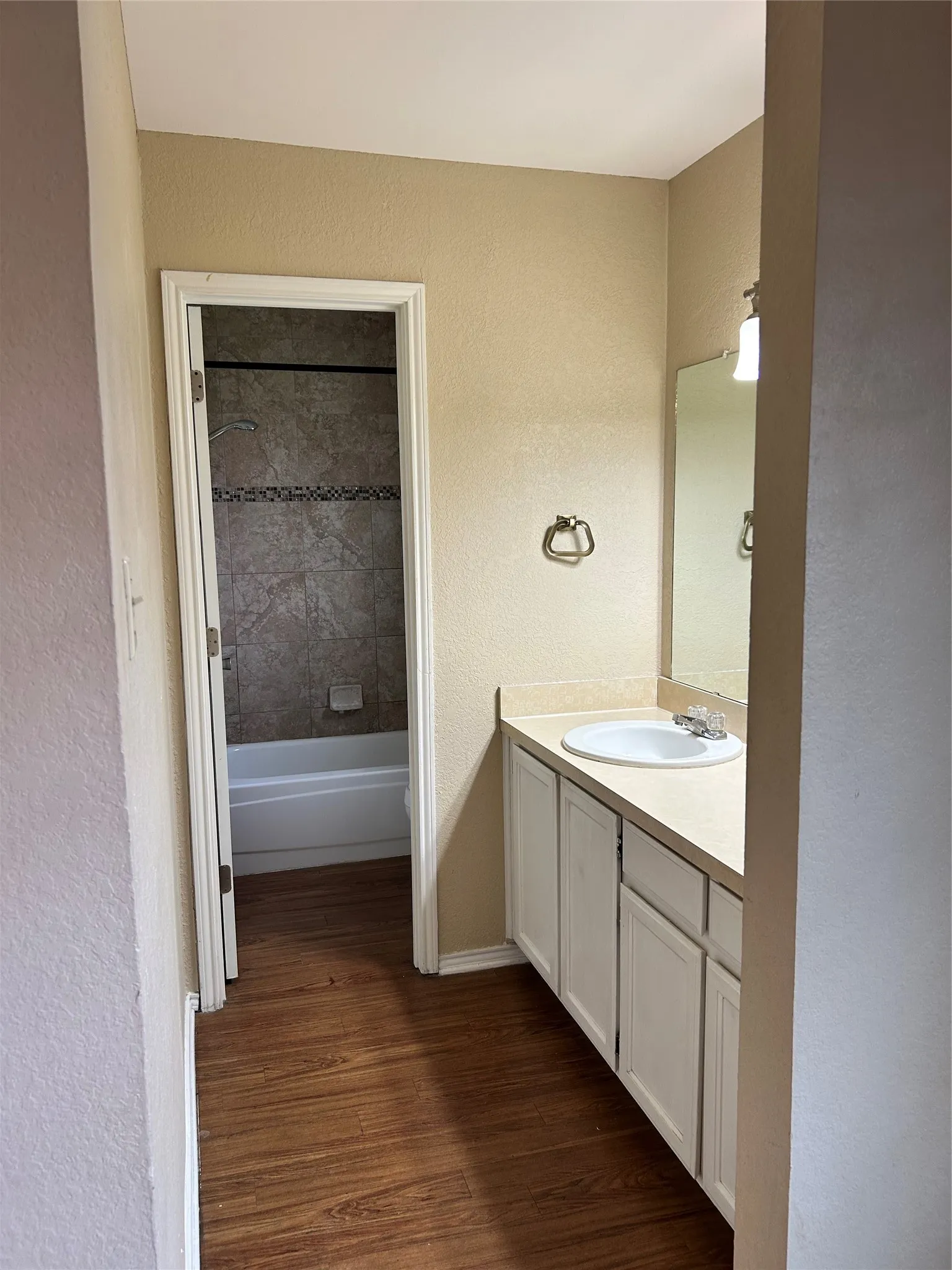 Duplex For Rent in Tarrant County , 6532 Central Avenue, North Richland Hills, Texas 76182, 2 Bedroom, 2 Bathroom, 2 Garage spaces, 1,059 Sqft, built in 1984, mls#21390388, Real Estate Agent in North Richland Hills, Homes For Rent in Tarrant county, Homes For Rent in North Richland Hills, Realtor in North Richland Hills Texas, Real Estate Brokerage Independent Realty Texas, Luminita Cordes Realtor