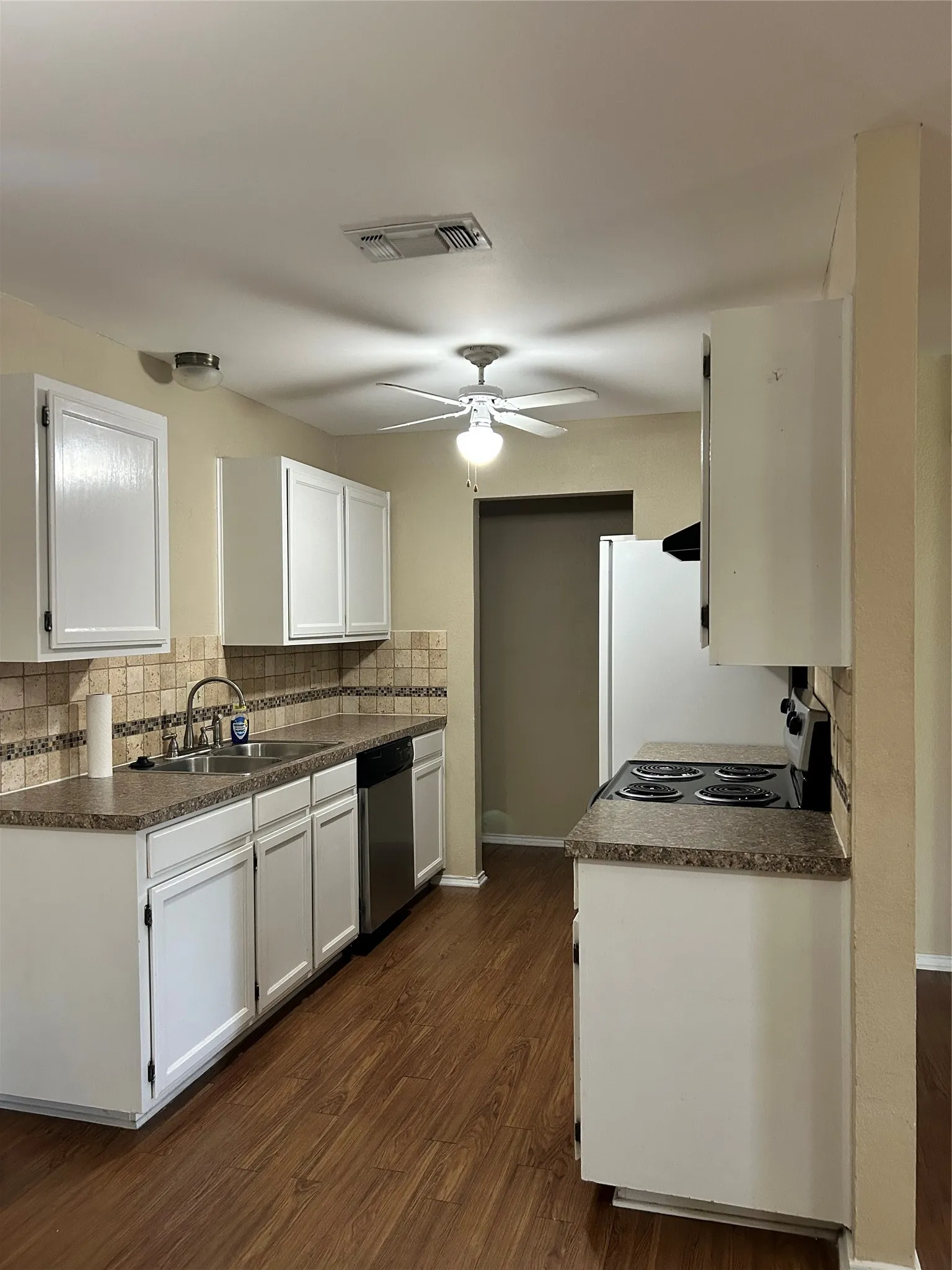 Duplex For Rent in Tarrant County , 6532 Central Avenue, North Richland Hills, Texas 76182, 2 Bedroom, 2 Bathroom, 2 Garage spaces, 1,059 Sqft, built in 1984, mls#21390388, Real Estate Agent in North Richland Hills, Homes For Rent in Tarrant county, Homes For Rent in North Richland Hills, Realtor in North Richland Hills Texas, Real Estate Brokerage Independent Realty Texas, Luminita Cordes Realtor