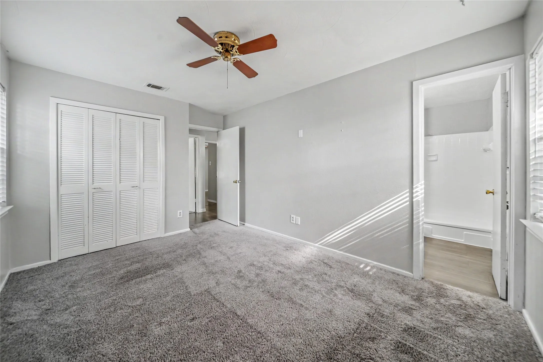 Single Family Residence For Sale in Dallas County , 1314 Glenville Drive, Garland, Texas 75042, 3 Bedroom, 2 Bathroom, 2 Garage spaces, 1,365 Sqft, built in 1964, mls#21389192, Real Estate Agent in Garland, Homes For Sale in Dallas county, Homes For Sale in Garland, Realtor in Garland Texas, Real Estate Brokerage Independent Realty Texas, Luminita Cordes Realtor