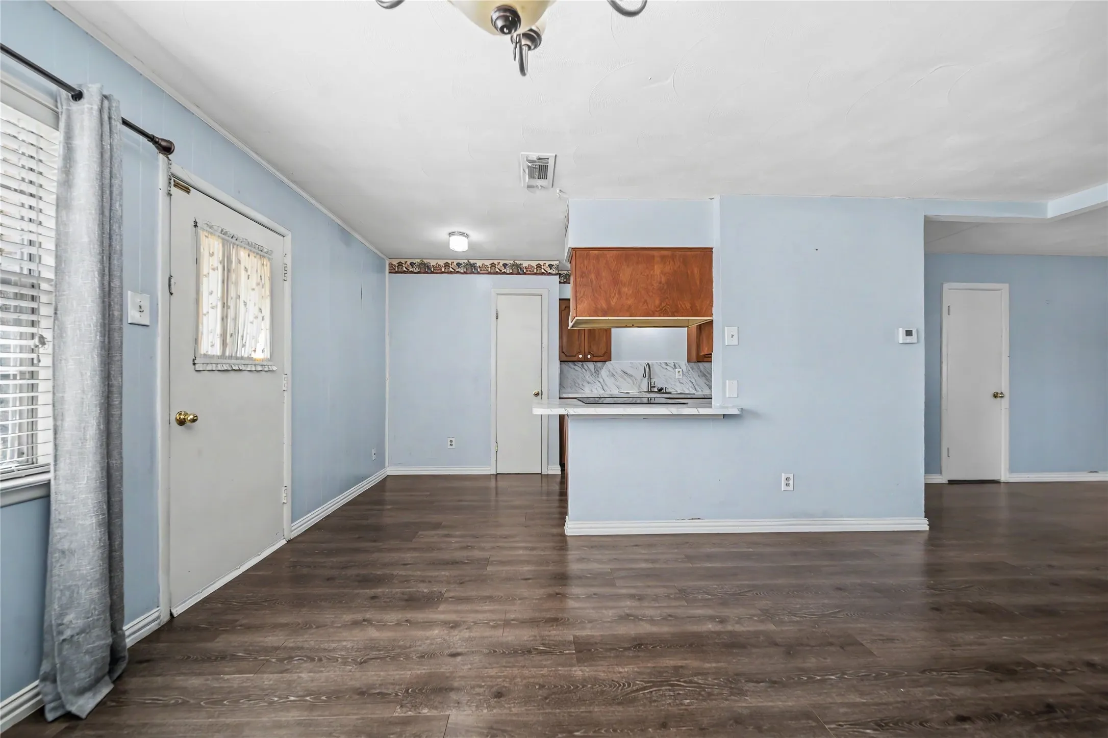 Single Family Residence For Sale in Dallas County , 1314 Glenville Drive, Garland, Texas 75042, 3 Bedroom, 2 Bathroom, 2 Garage spaces, 1,365 Sqft, built in 1964, mls#21389192, Real Estate Agent in Garland, Homes For Sale in Dallas county, Homes For Sale in Garland, Realtor in Garland Texas, Real Estate Brokerage Independent Realty Texas, Luminita Cordes Realtor