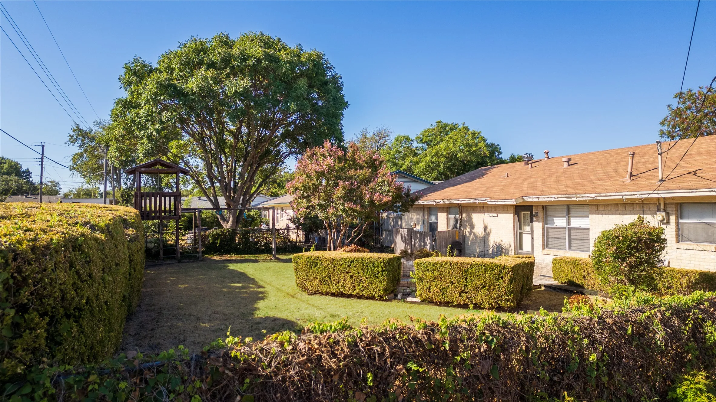 Single Family Residence For Sale in Dallas County , 1314 Glenville Drive, Garland, Texas 75042, 3 Bedroom, 2 Bathroom, 2 Garage spaces, 1,365 Sqft, built in 1964, mls#21389192, Real Estate Agent in Garland, Homes For Sale in Dallas county, Homes For Sale in Garland, Realtor in Garland Texas, Real Estate Brokerage Independent Realty Texas, Luminita Cordes Realtor