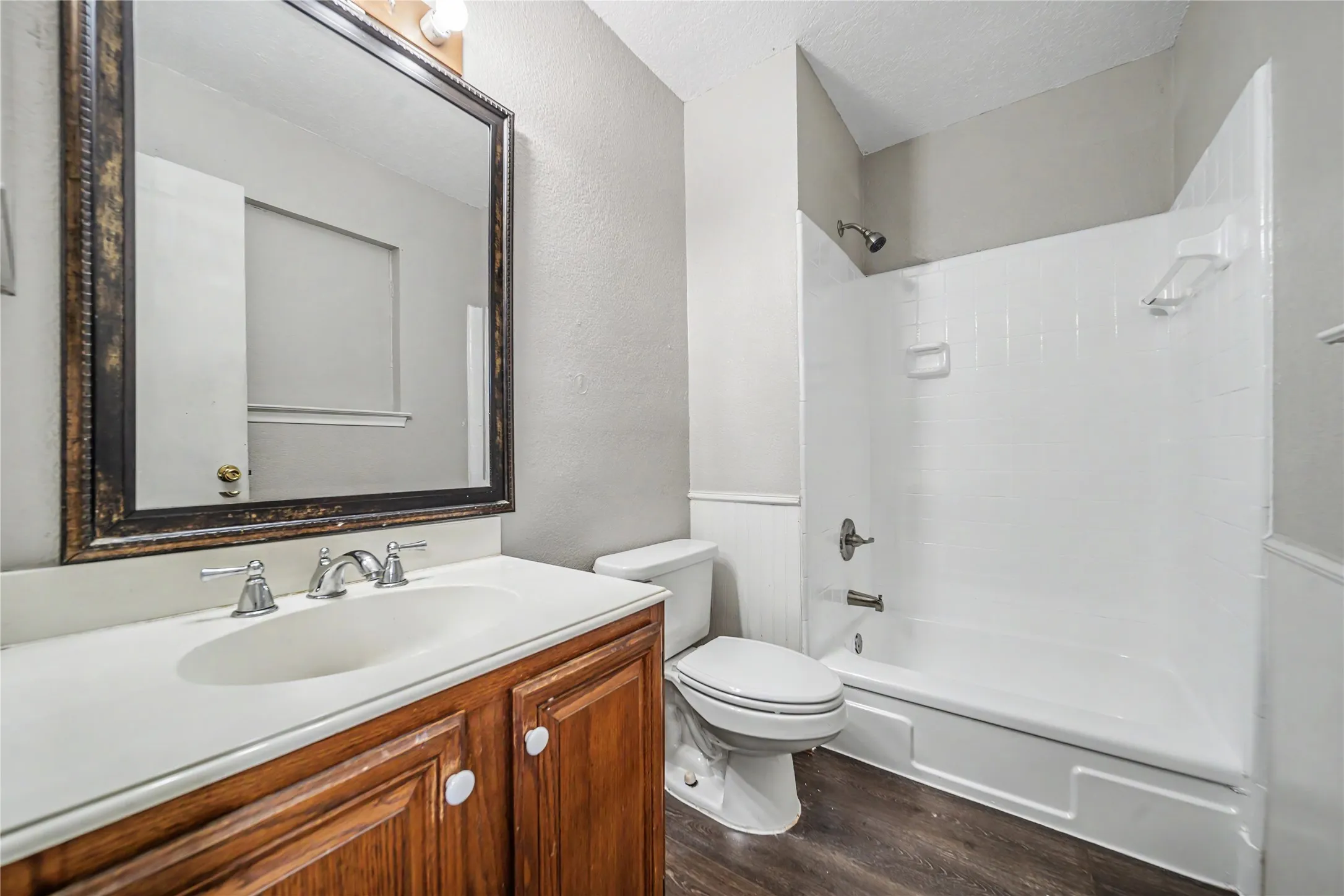 Single Family Residence For Sale in Dallas County , 1314 Glenville Drive, Garland, Texas 75042, 3 Bedroom, 2 Bathroom, 2 Garage spaces, 1,365 Sqft, built in 1964, mls#21389192, Real Estate Agent in Garland, Homes For Sale in Dallas county, Homes For Sale in Garland, Realtor in Garland Texas, Real Estate Brokerage Independent Realty Texas, Luminita Cordes Realtor