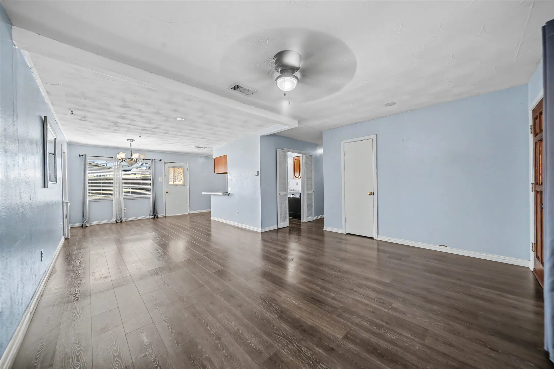 Single Family Residence For Sale in Dallas County , 1314 Glenville Drive, Garland, Texas 75042, 3 Bedroom, 2 Bathroom, 2 Garage spaces, 1,365 Sqft, built in 1964, mls#21389192, Real Estate Agent in Garland, Homes For Sale in Dallas county, Homes For Sale in Garland, Realtor in Garland Texas, Real Estate Brokerage Independent Realty Texas, Luminita Cordes Realtor