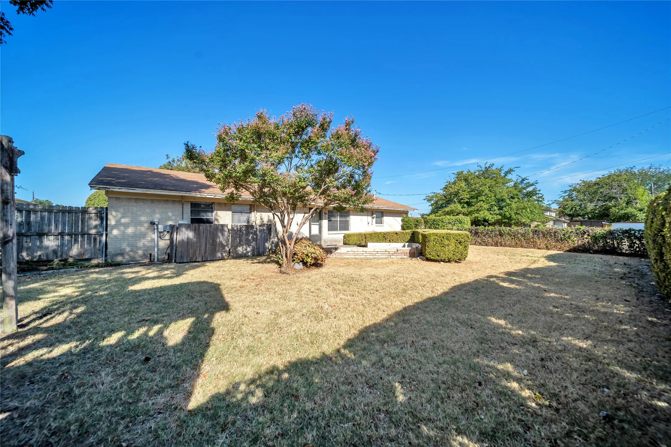 Single Family Residence For Sale in Dallas County , 1314 Glenville Drive, Garland, Texas 75042, 3 Bedroom, 2 Bathroom, 2 Garage spaces, 1,365 Sqft, built in 1964, mls#21389192, Real Estate Agent in Garland, Homes For Sale in Dallas county, Homes For Sale in Garland, Realtor in Garland Texas, Real Estate Brokerage Independent Realty Texas, Luminita Cordes Realtor